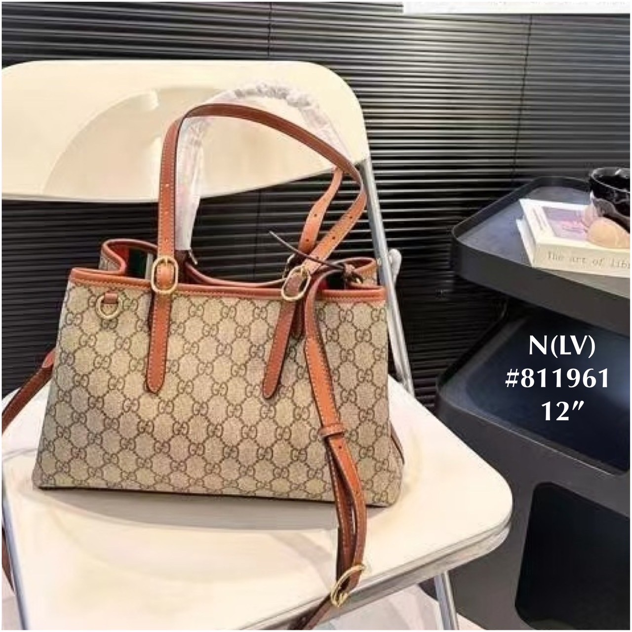 GUCCI GG Emblem small tote bag กระเป๋าสะพายทรงโท้ท มีสายสะพายไหล่และสะพายข้าง ปรับใช้งานได้แบบไม่มีเบื่อ ขนาดกำลังสวย ใส่ของได้แบบจุกๆ