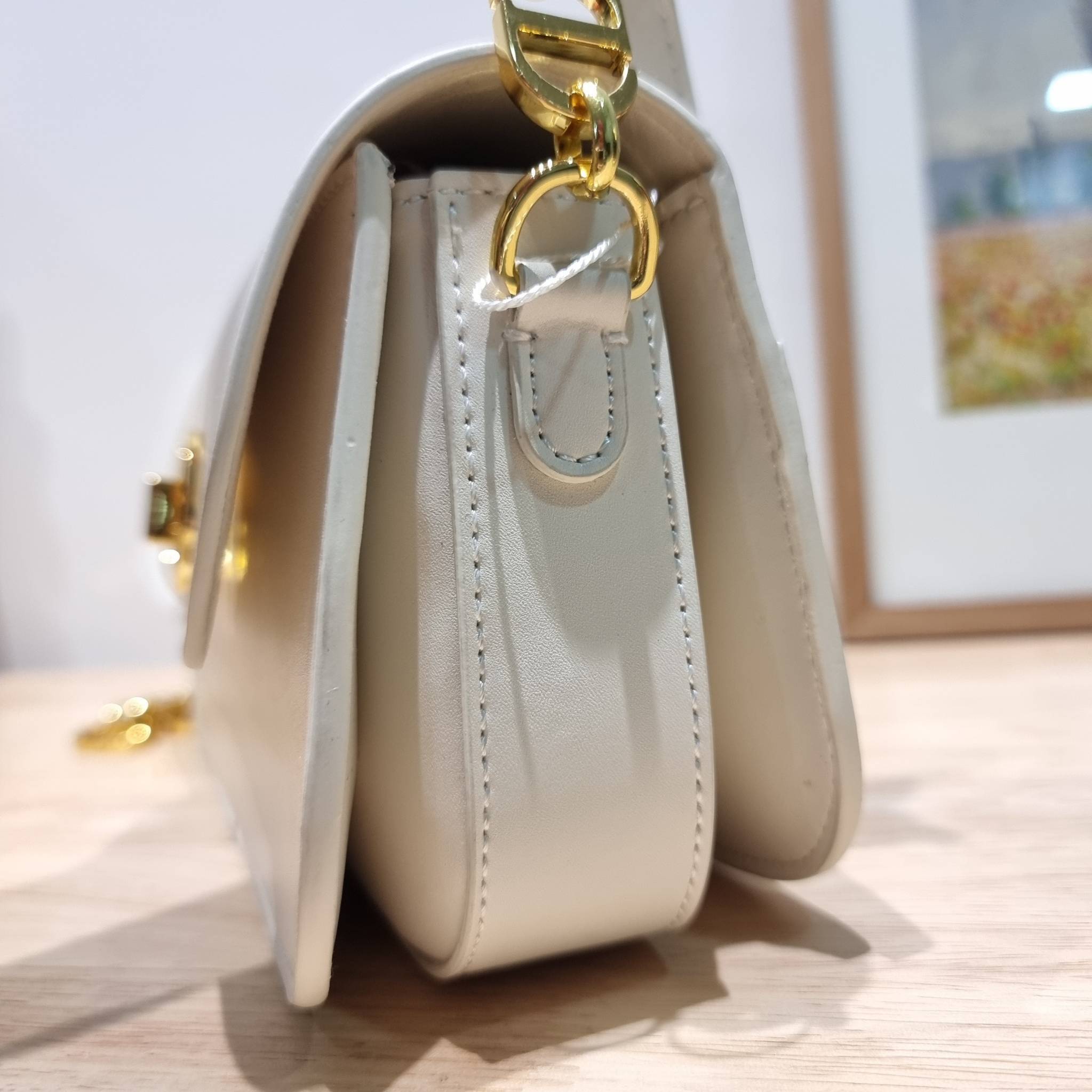 DIOR 30 MONTAIGNE AVENUE BAG สวยหรู ดีเทลแพง ต้องยกให้ไอเท็มนี้เลย กับกระเป๋าสะพายข้าง รุ่นที่ใครเห็นเป็นต้องรัก