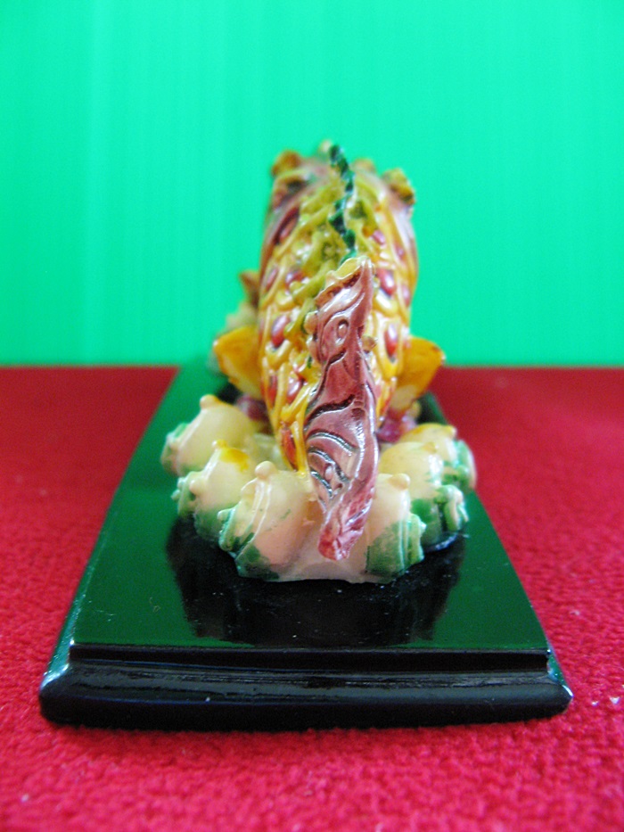 ปลาหลีฮื้อคู่ฐานดำ คำอวยพร มีกินมีใช้ในทุกๆปี แก้ชงปีมะเส็ง ชง100% ปี2562ค่ะ