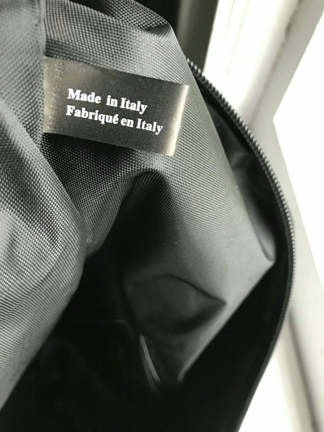 Must Have Now!!! กับ ไอเท็มที่ต้องมีติดตู้!! Chanel VIP Extra Large Tote/Duffle Bag กระเป๋าเดินทางแบบถือ ทรงยอดฮิต กันน้ำได้เต็มใบ 100% ด้านหน้าสกรีนโลโก้แบรนด์ เปิดปิดด้วยซิป ด้านในส่ของได้จุใจ มีช่องใส่ของเป็นสัดส่วน แถมมีช่องพิเศษใส่รองเท้าได้อีกด้วยคะ