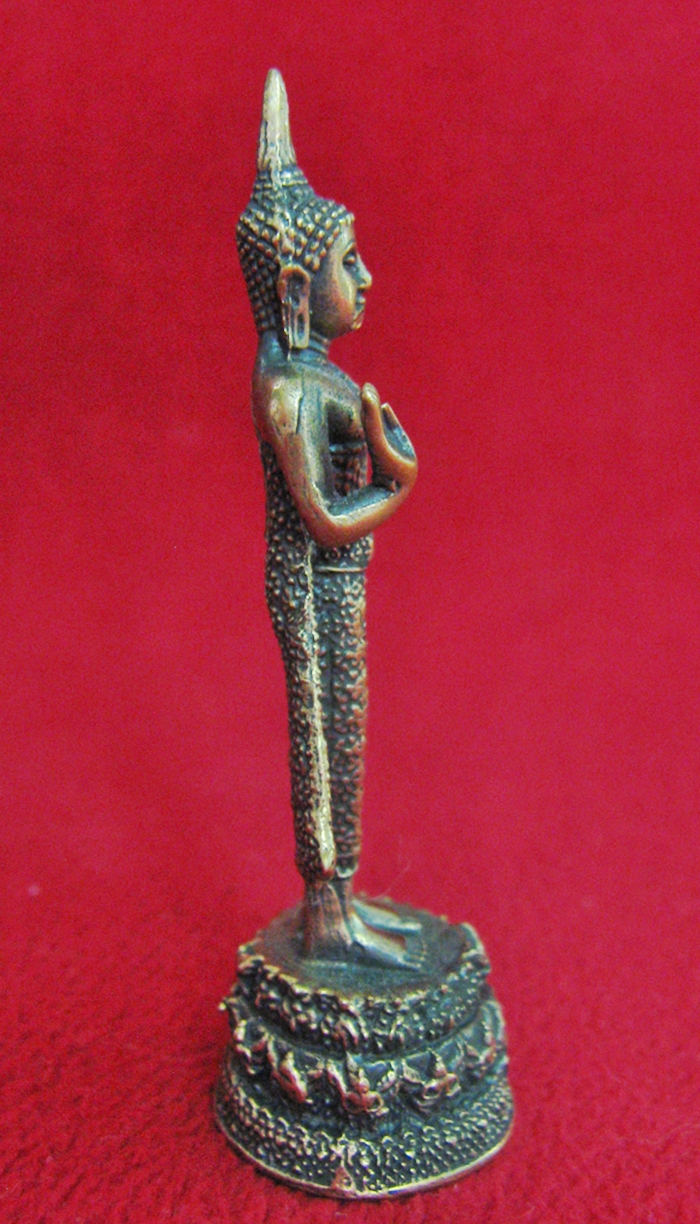 พระบูชาพระประจำวันเกิดวันจันทร์ ปางห้ามญาติ เนื้อทองเหลืองพร้อมใบคาถาค่ะ