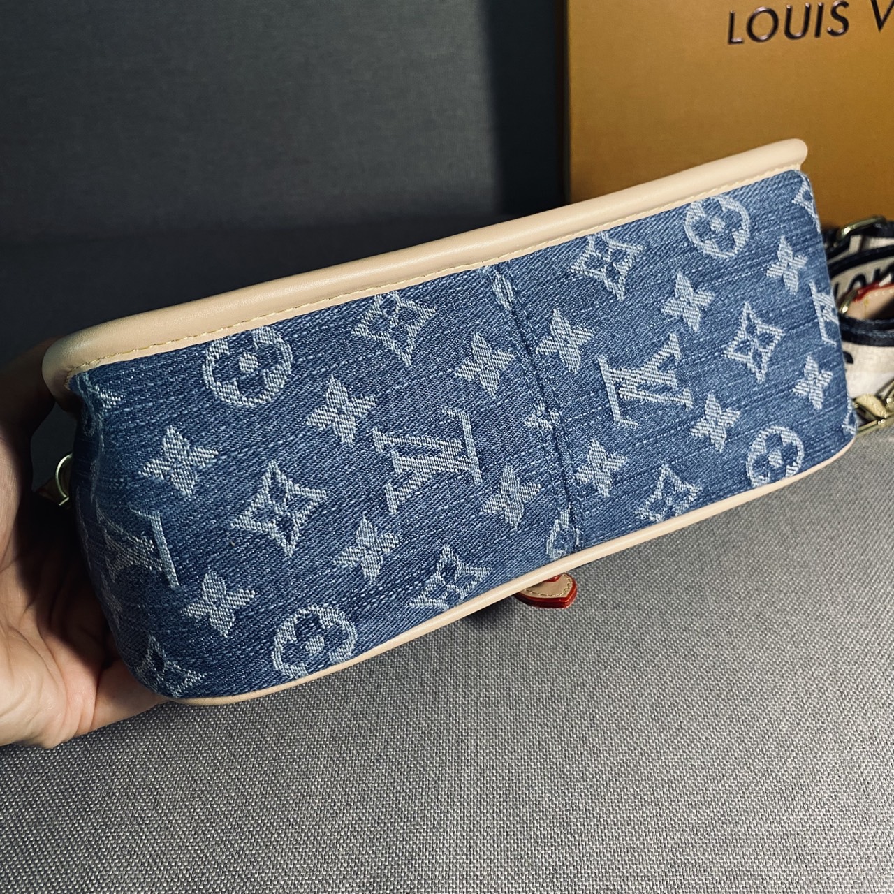 LV diane monogram denim bag กระเป๋ามัลติฟังก์ชั่นเดนิม ดีไซน์ใหม่สียีนส์สวยมีเสน่ห์ มาพร้อมสาย 2 แบบ สายหนังคล้องไหล่ได้ และสายสปอร์ตครอสบอดี้ได้