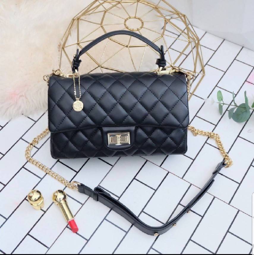 รุ่นขายดี คอลเลคชั่นใหม่ อะไหล่สี LightlyGold สวยมาก KEEP รุ่น Coco chain handbag ✨กระเป๋าทรงหรูวัสดุทำจากหนังตัวใหม่ ไมโครไฟเบอร์ สวย ทน หนัง นิ่ม ฟู ตึง สวยอยู่ทรงตามแบบฉบับของแบรนด์ รุ่นใหม่ตัวนี้ปักลายตารางสวยหรู การเย็บประณีตทุกตาราง