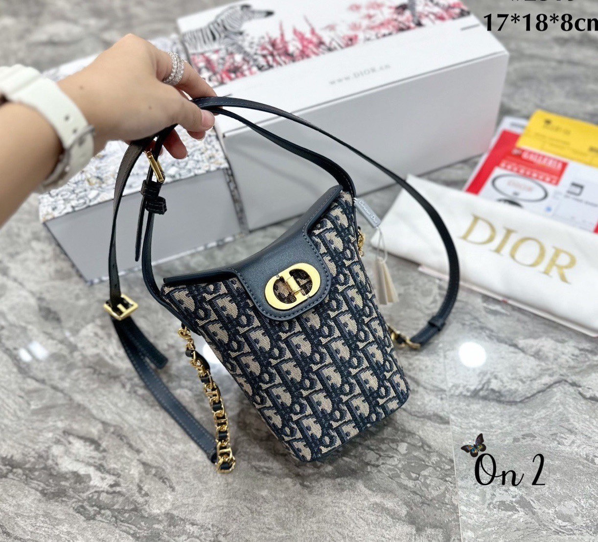 DIOR 30 Montaigne Dior Amber Mini Bucket Bag Blue Oblique Jacquard กระเป๋าทรงถัง บัคเก็ตน่ารัก สวยหรู งานดีมากมาพร้อมกล่องแบรนด์