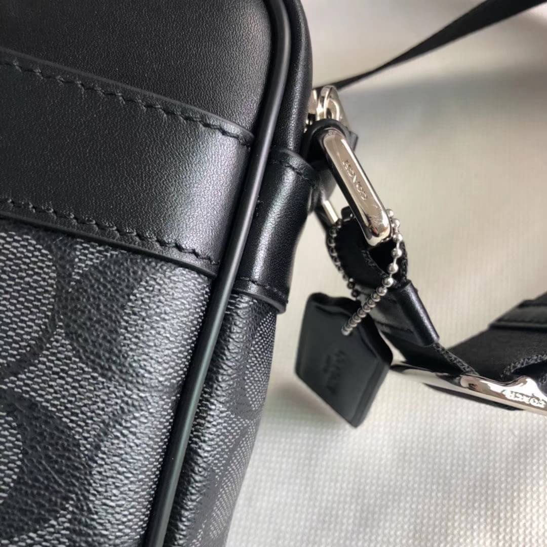 กระเป๋าสะพายข้างชาย ลายซีสีเทาดำ COACH CHARLES FLIGHT BAG IN SIGNATURE