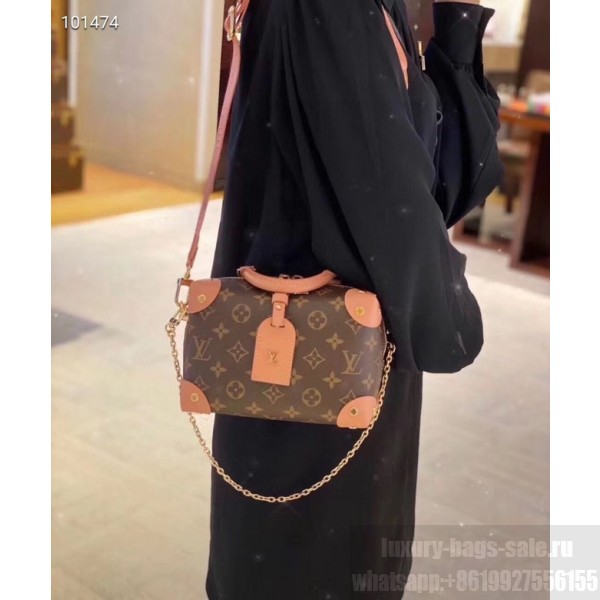VIP 】LV Louis Vuitton Petite Malle Souple Bag กระเป๋าสะพายทรงหมอนมินิสวยน่าใช้มากค่ะ ขนาดกำลังน่ารักเลยค่ะ ภายในโล่งกว้าง ใส่ของได้เยอะน้าา งานซิปกลางเก็บของได้อย่างมิดชิด หนังลายโมโนแกรม มาพร้อมสายสะพายยาว 2 สาย ถอดออกถือได้ ไอเท็มน่ารักขนาดนี้ ไม่มีได้ไ