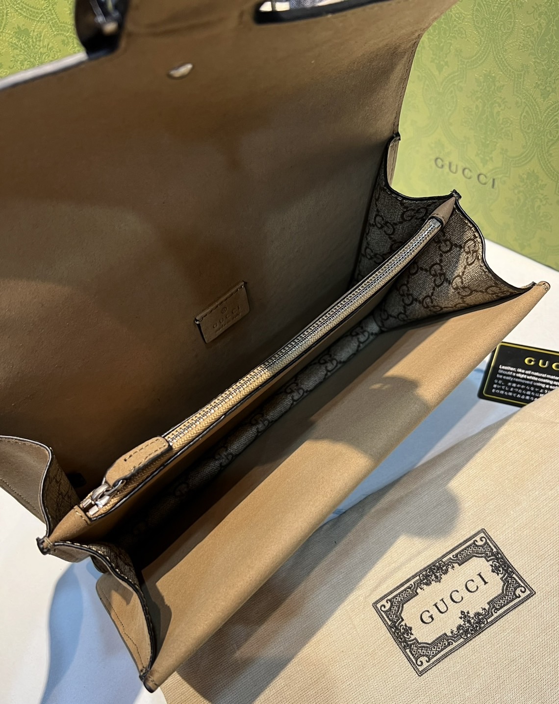 28CM / 11" หนังแท้ GUCCI Dionysus small GG shoulder bag ฮอตไอเท็ม รุ่นนี้ขายดีขายหมด สวยหรู คุณหนู ผู้ดีมาก!! นานๆ มาจะมาน้าา รุ่นหายากค่ะ กระเป๋าสะพายข้าง ดีไซน์อยู่ทรง ขนาดกำลังสะดวกใช้สำหรับสาว วัสดุหนังแท้เต็มใบ ภายในแบ่งสัดส่วนได้เป็นอย่างดี งาน