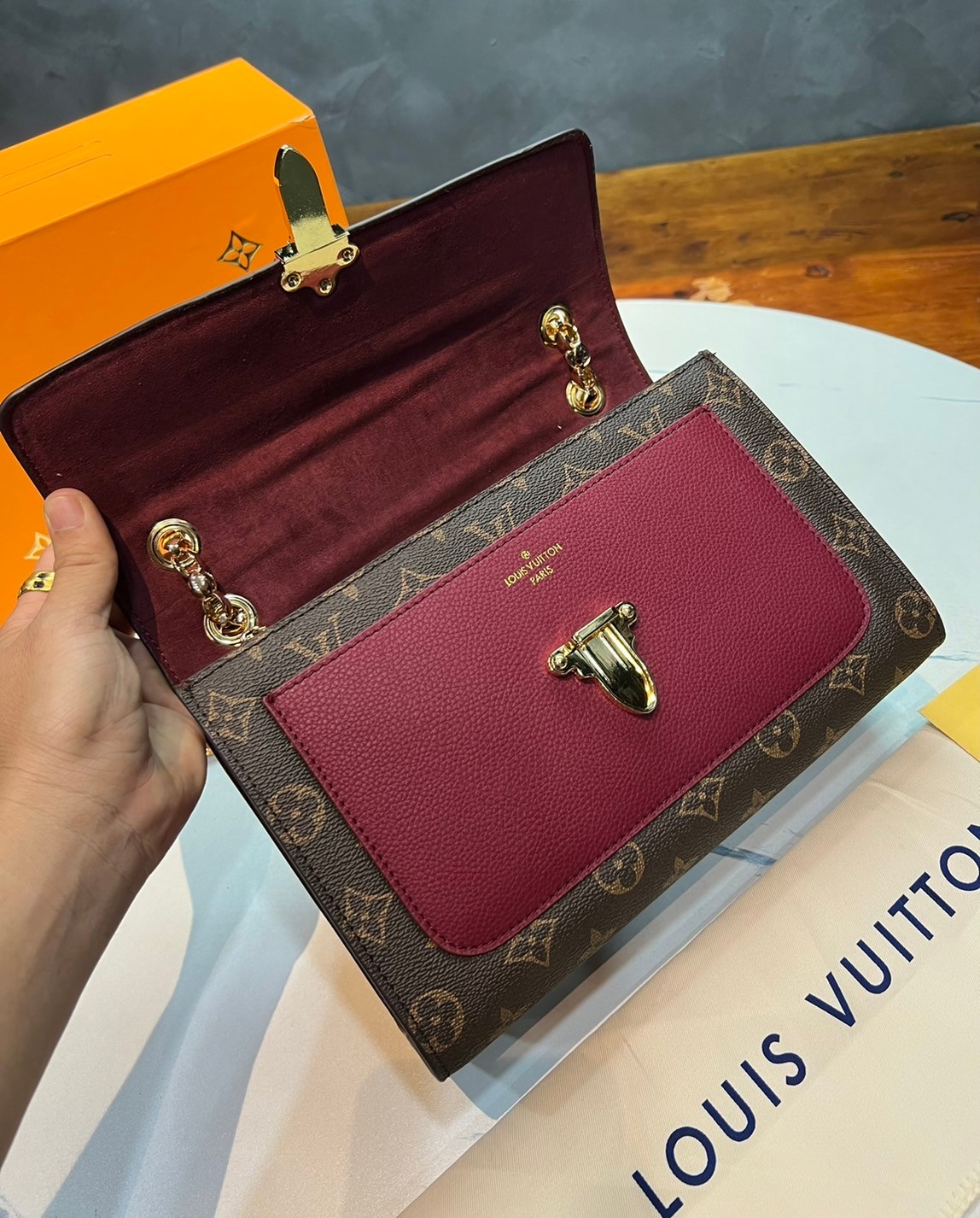 หนังแท้ LOUIS VUITTON VICTOIRE BAG พร้อมส่งที่ไทย