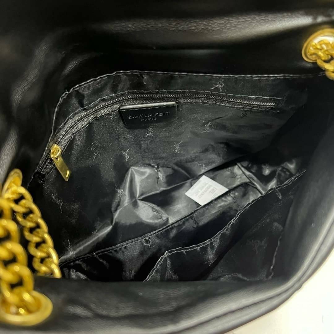 VIP 🥂 YVES SAINT LAURENT Loulou Puffer Small shoulder bag 12" / YSL Loulou Puffer quilted leather มามุงค่าา ใครเล็งใบนี้มาแล้วน้า งานหนังสวยสมการรอคอย มาแบบครบเซ็ทพร้อมถุงผ้าและกล่อง นอกจากจะซื้อมาใช้เองแล้ว ก็เหมาะซื้อเป็นของขวัญให้คนรู้จักเ