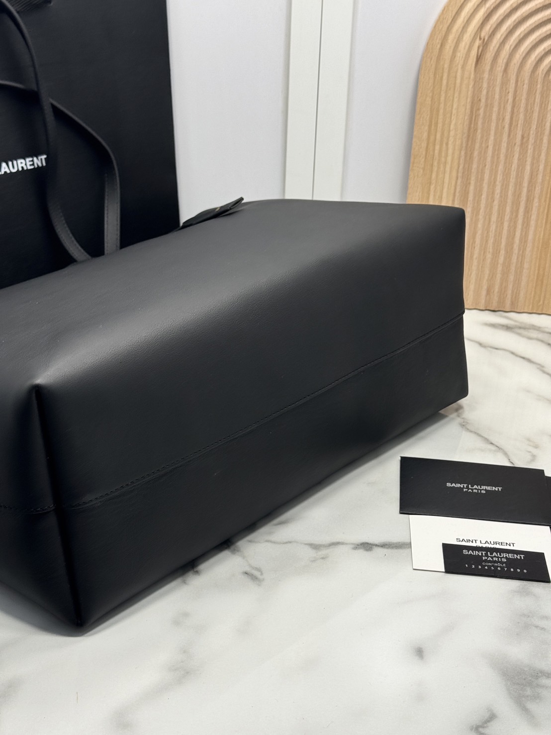 YSL Shopping Large Tote Bag กระเป๋าทรงโท้ทใบใหญ่หนังแท้ ภายในโล่งกว้าง จุของได้เยอะ เรียบหรูทรงสวย ดีไซน์ออกมาให้ใช้งานได้ทุกลุค ทุกโอกาส สวยคมชัดทุกสี