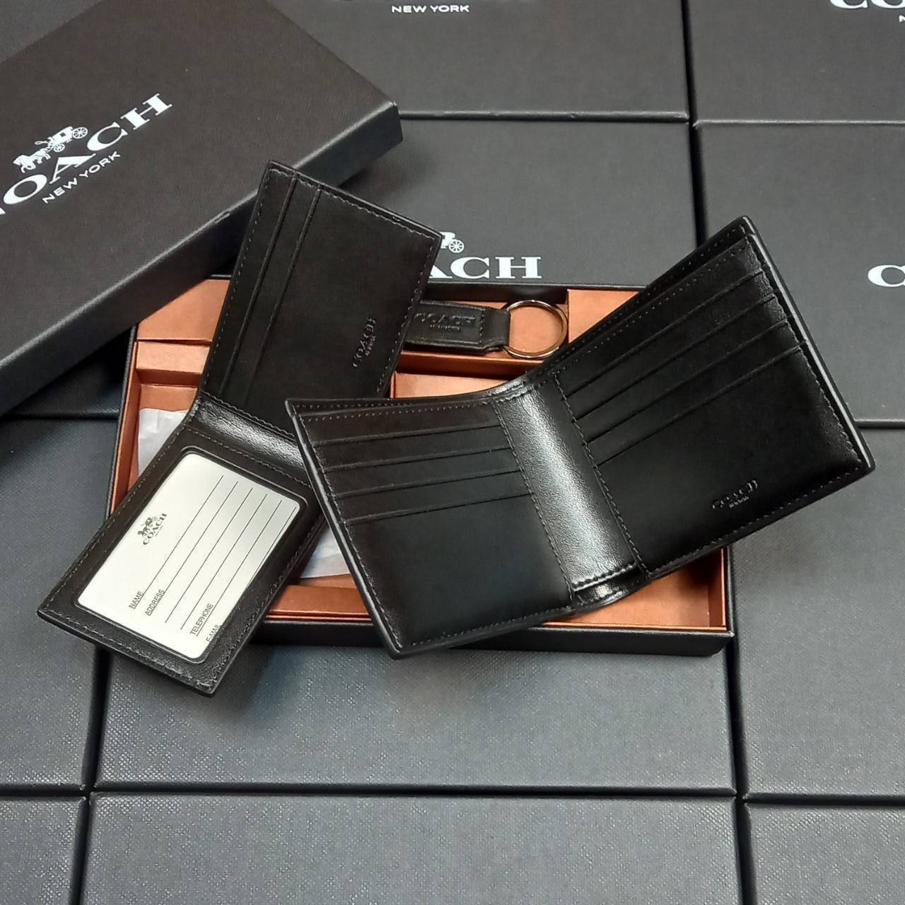 COACH COMPACT ID WALLET IN SPORT CALF LEATHER WITH KEY FOB LIMITED BOX(COACH F74991)🍁BOX SET กระเป๋าสตางค์ใบสั้น มาพร้อมใบลูกแบบแพ๊คคู่+และพวงกุญแจ//วัสดุหนังแท้ หนังนิ่ม เนื้อสัมผัสคือดีมากๆ ยิ่งจับ ยิ่งดูดี มาดเข้มบาดลึกลงตัวมาก ดูมีเสน่ห์น่าค้น