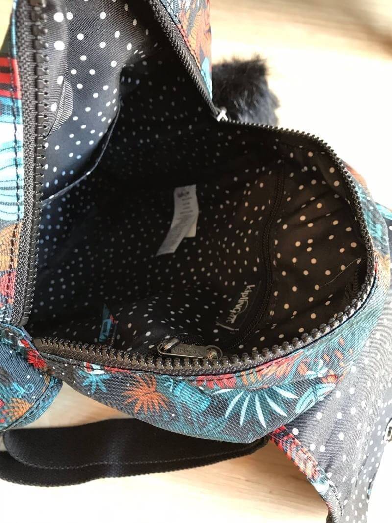 Kipling City Pack Mini Backpack จาก Mayday collection กระเป๋าเป้ วัสดุ 100% Polyamide ด้านหน้ามีช่องซิป ช่องเล็กใส่ของซ้าย ขวา ช่องหลักเปิดปิดด้วยตัวล็อค 2 ชั้น กระดุมแม่เหล็ก และซิป ภายในกว้าง ใส่ A4 ของใช้ เสื้อผ้าได้ แบ่งช่องเป็นสัดส่วน สายสะพานปรับได้