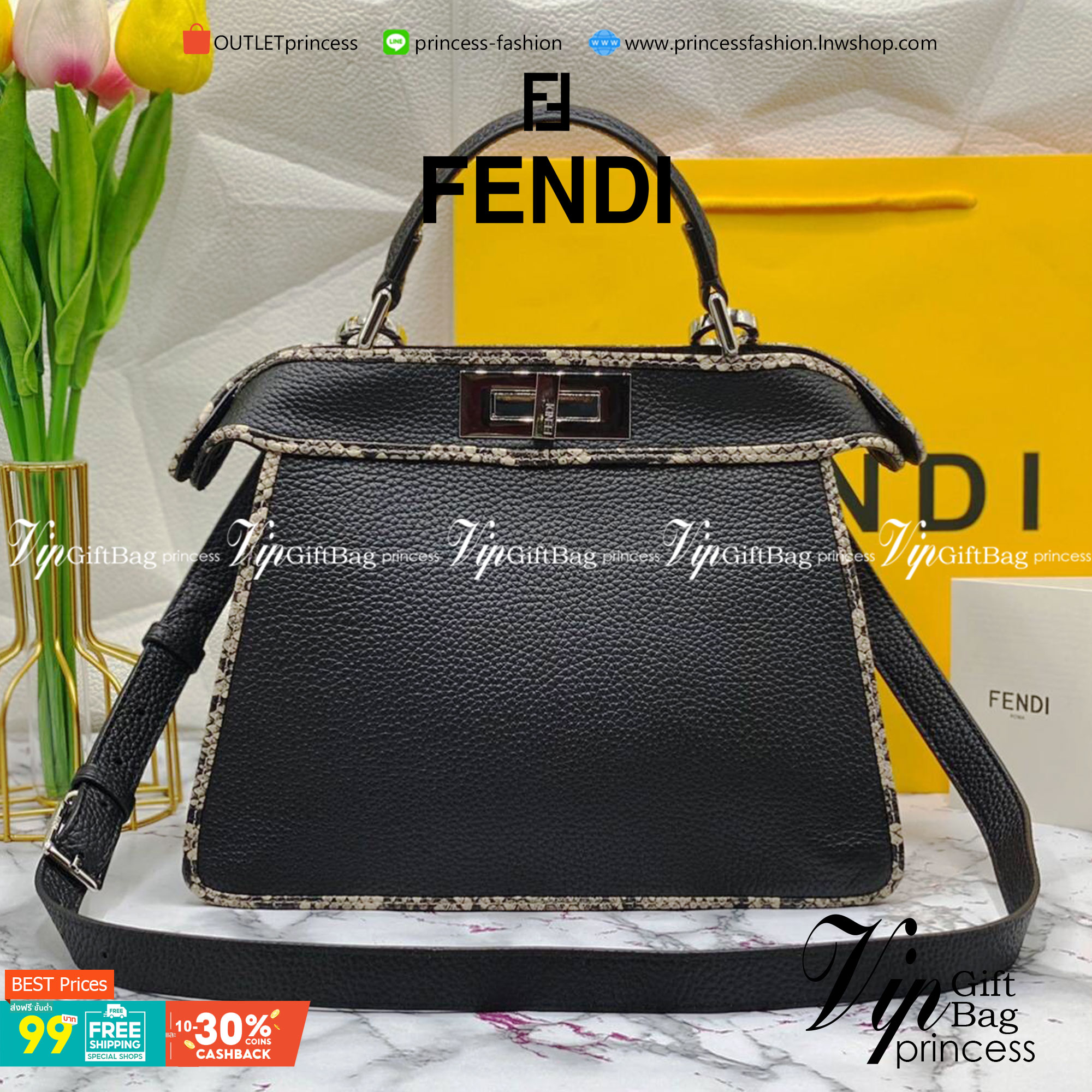 FENDI Capsule Collection Size 27cm กระเป๋าถือหรือสะพายข้างได้ หนังสวยมาก รูปแบบให้กลิ่นอายของความคลาสสิก หรูหรา มีคลาส การออกแบบที่โชว์ทั้งเอกลักษณ์ของแบรนด์และความมีสไตล์ ใช้งานง่าย จะถือหรือสะพายก็คล่องตัวทุกรูปแบบเลยค่ะ ใบจริงสวยมาก ไม่ควรพลาดด้วยประกา