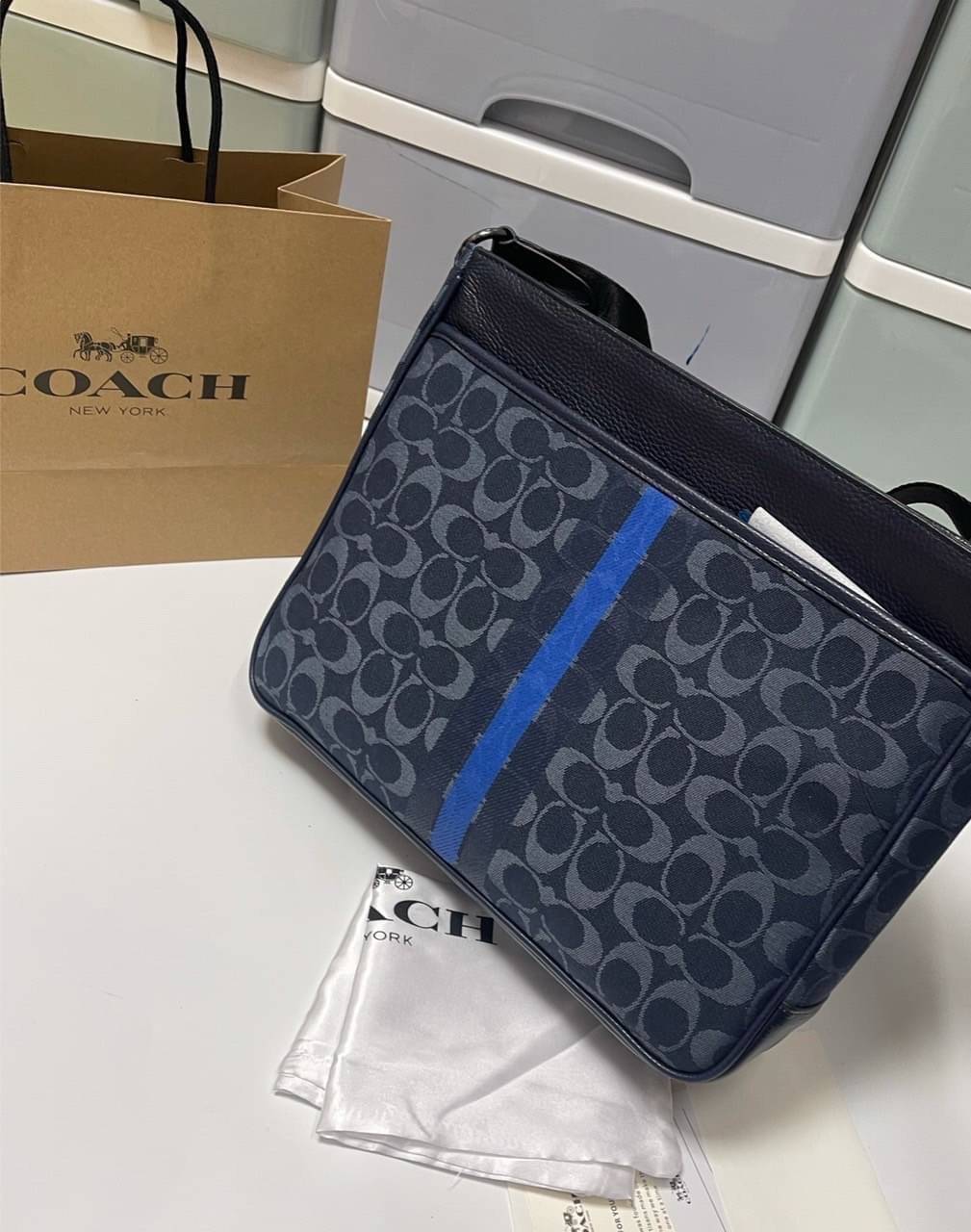 COACH Thompson Crossbody In Signature Jacquard With Varsity Stripe C5291 มี 2 สี พร้อมส่งที่ไทย