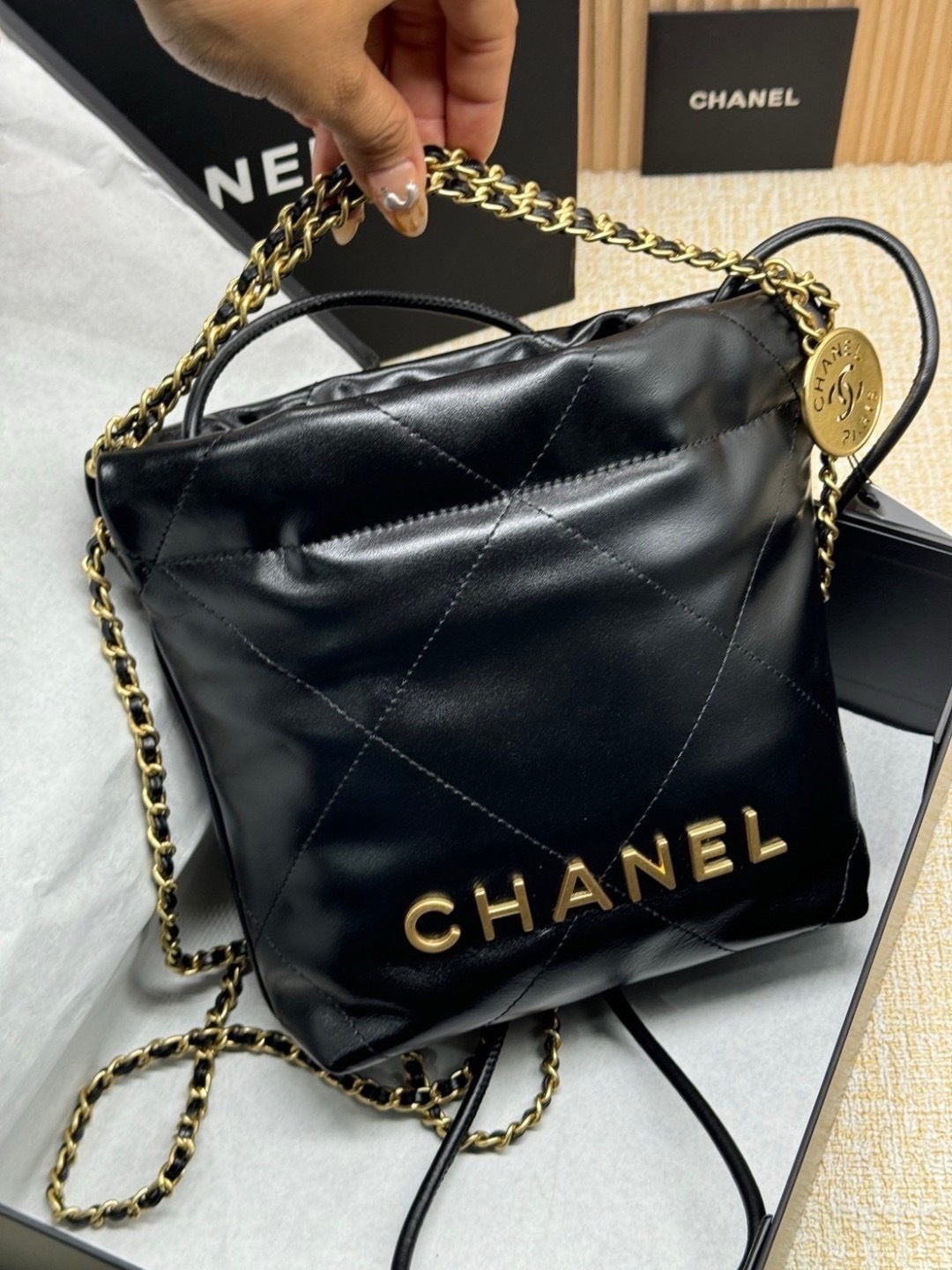 พร้อมส่ง 11 สี ORI หนังแท้ | CHANEL 22 Mini Handbag กระเป๋าสะพายสุดหรู รุ่นยอดนิยม 🤍 เกรดออริจินอล หนังแท้ ภาพถ่ายจากงานขายจริง ใช้งานต่างประเทศได้