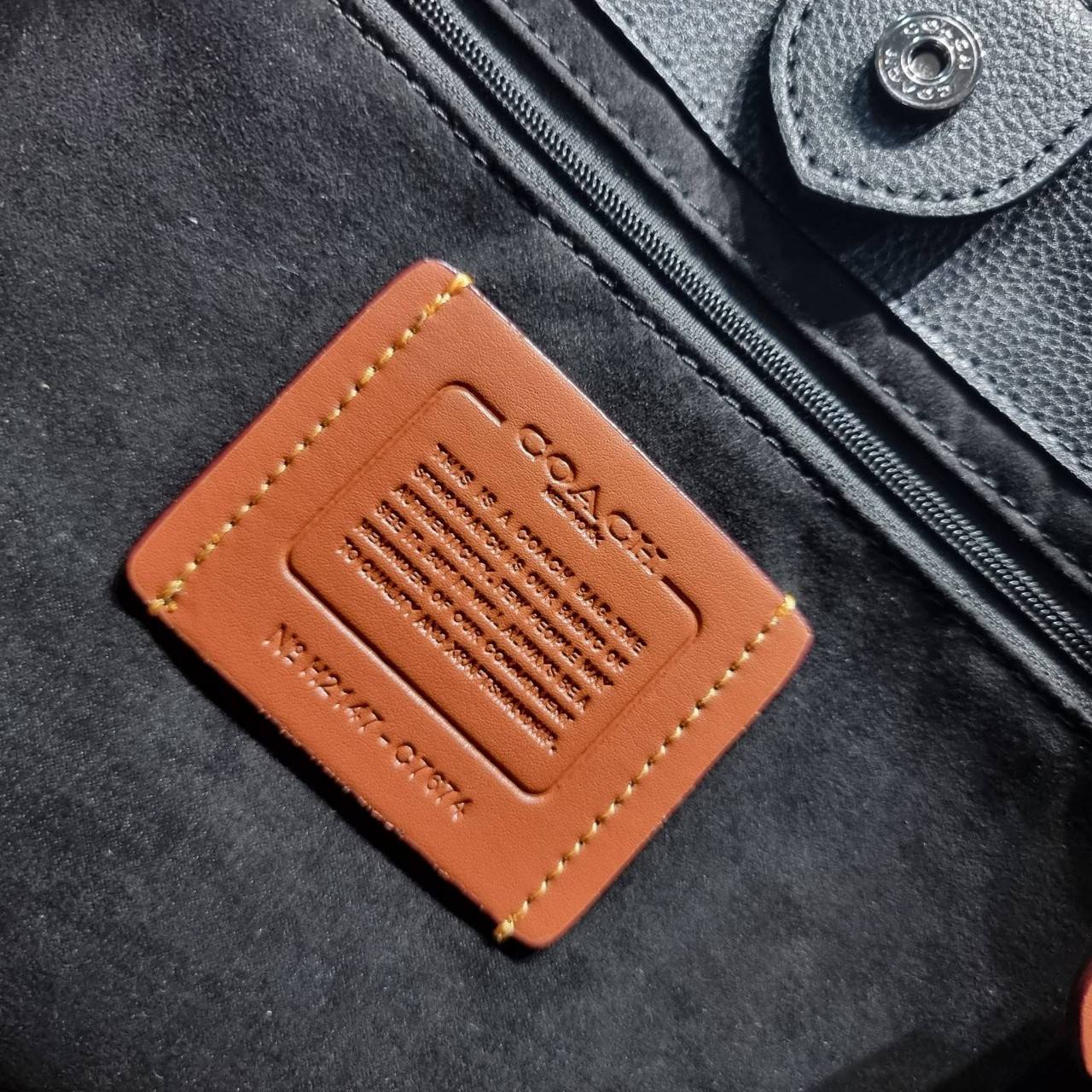 COACH FIELD TOTE IN SIGNATURE CANVAS C7674 กระเป๋าทรงโท้ท ไซส์ใหญ่ภายในโล่งกว้าง เกรดท็อปออริ เกรดดีสุด สลับแท้ 1:1