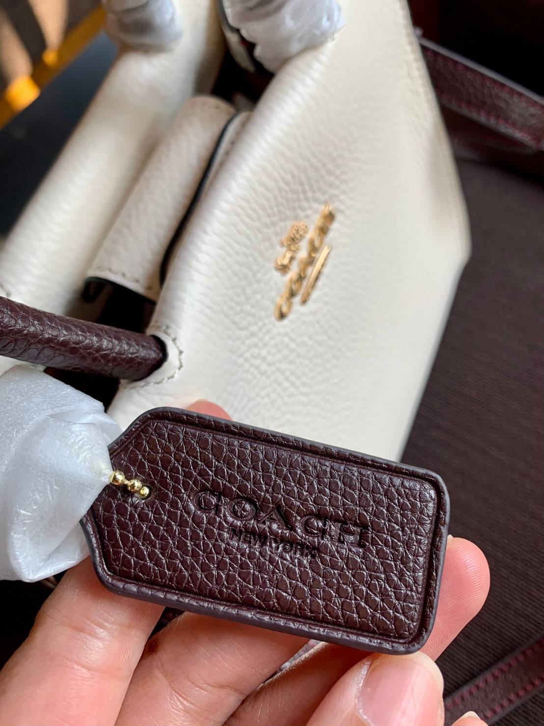 OUTLET COACH MINI CALLY CROSSBODY IN SIGNATURE ((5693//2134//2183)) พร้อมส่งที่ไทยทันที! กระเป๋าสะพายครอสบอดี้ร์ หนังแท้นิ่มอย่างดีค่ะ