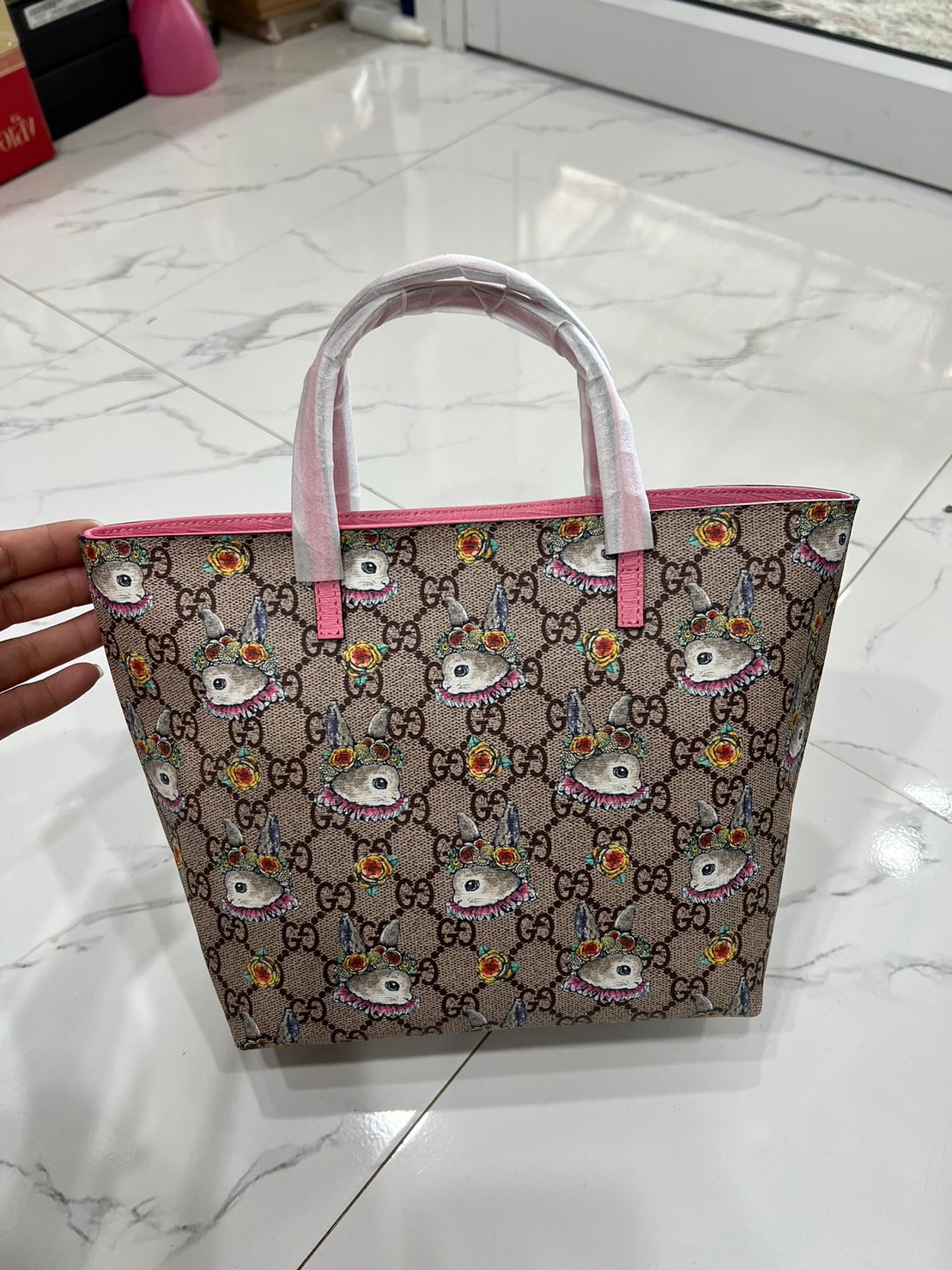 GUCCI Children's tote bag / Gucci kid tote / Gucci bag พร้อมส่งสต๊อกแน่น กับกระเป๋าโท้ทคิดท์ ไซส์น่ารักน่าใช้ ฮอตไม่หยุด เด็ดทุกดีไซน์ มีลายเข้าใหม่มากกว่าในรูปนะคะ **สินค้าเกรดออริจินอล 1:1 สลับแท้ งานสวยตามรูป ภาพถ่ายจากงานขายจริง ใช้งานต่างประเทศไ