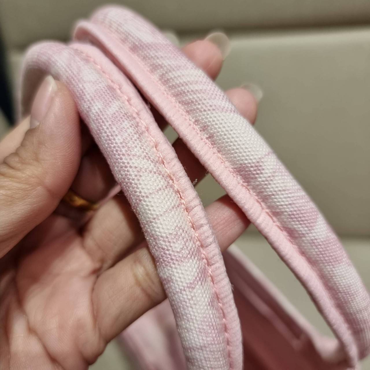 VIP 】HOT ARRIVAL!! DIOR CD SHOPPING BAG WITH GWP กระเป๋าทรงช้อปปิ้งใบใหญ่ จุใจ!! พรีเมี่ยมกิ๊ฟรุ่นดับเบิ้ลฮอต ดีไซน์คลาสสิควินเทจ สวยหรู วัสดุผ้าแคนวาสลายกราฟฟิค ภายในโล่งกว้างมากๆ ใส่ของจุสุดๆ โน้ตบุ้ค ไอแพด กระเป๋าสตางค์ มือถือ หรือเสื้อผ้ายังได้ สะพายค