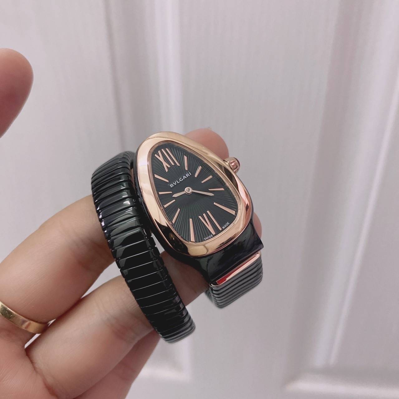 BVLGARI SERPENTI WATCH 24mm 26mm นาฬิกาบุลการี รุ่นหน้าปัดไม่มีเพชร นาฬิกาผู้หญิง ระบบถ่าน Quartz ภาพสินค้าถ่ายจากงานขายจริง