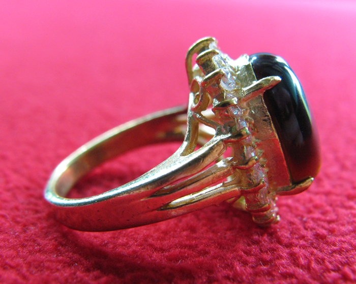 สินค้าจองค่ะ แหวนพลอยตาเสือล้อมเพชรแบบผู้หญิง(คุ้มครอง)แบบใหญ่ค่ะ