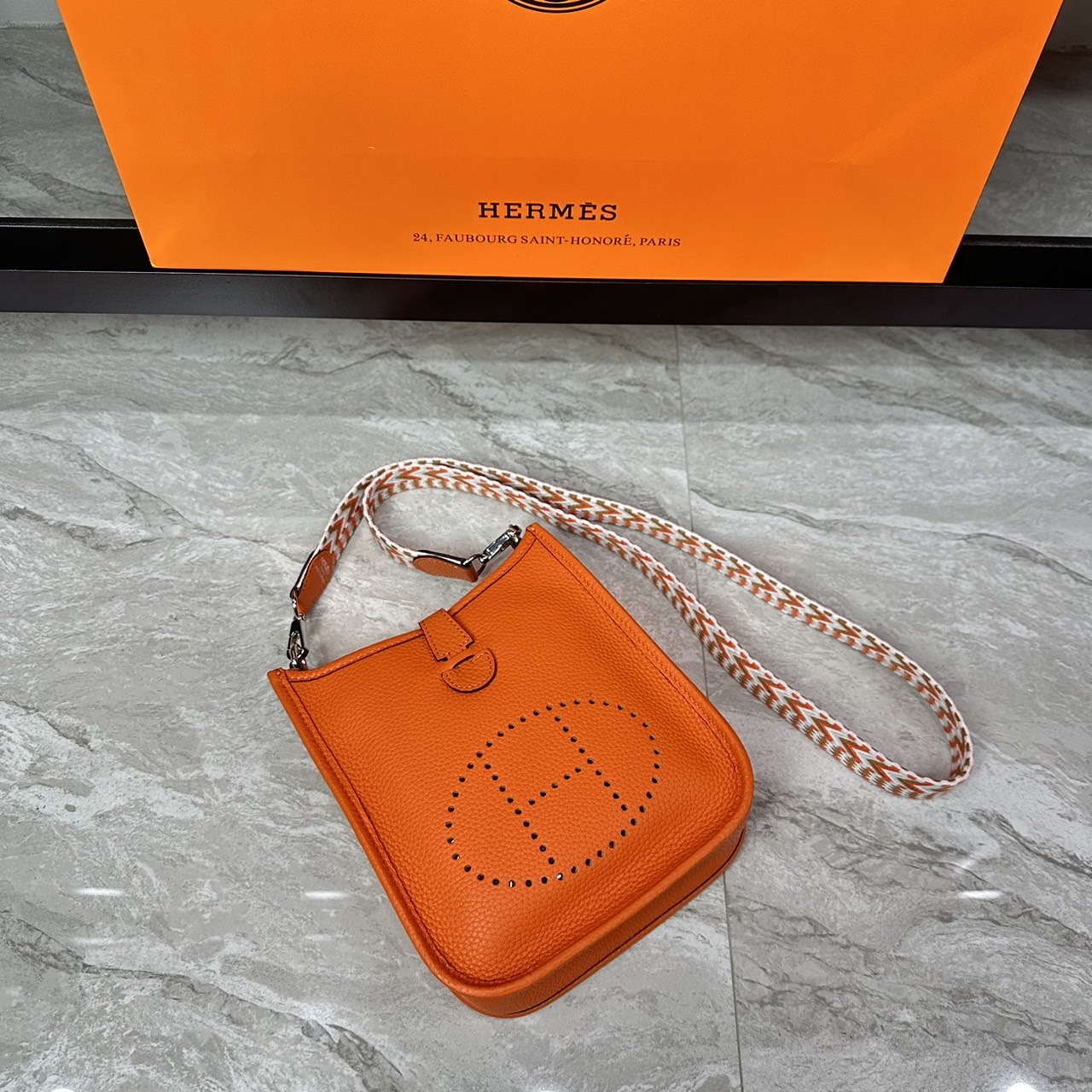 HERMES Evelyne TPM Bag The Perfect Mini Crossbody Bag 17cm กระเป๋าทรงโท้ทแบรนด์หรู เอกลักษณ์ของความสง่างาม เกรดออริ สลับแท้ 1:1 ใช้งานต่างประเทศได้