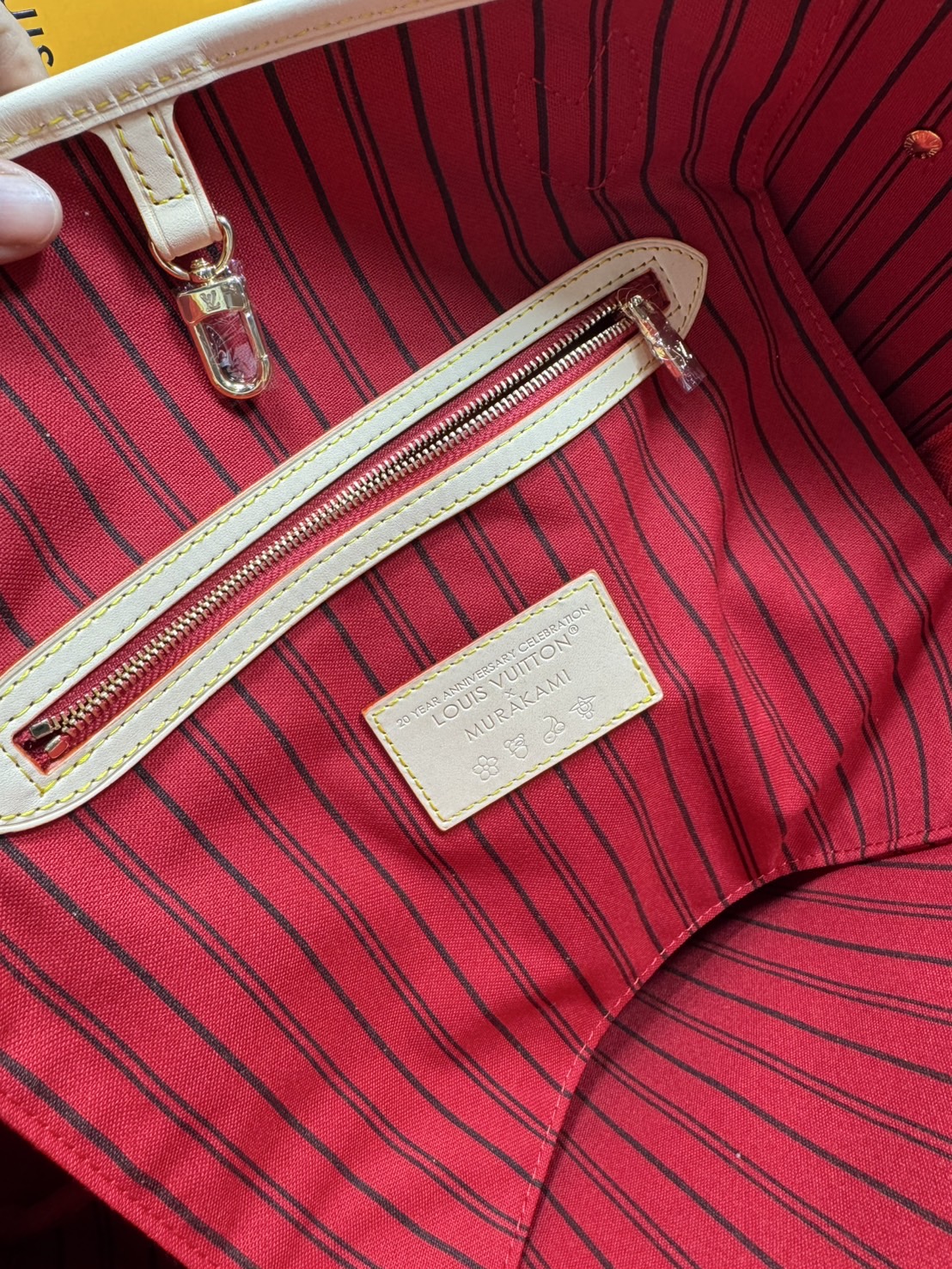 TOP ORI หนังแท้ | LV x TM - Neverfull MM Bag Monogram cherry canvas กระเป๋าสะพายทรงโท้ทเอกลักษณ์ที่หรูหรา Monogram แคนวาสคลาสสิกตกแต่งดีเทลลายเชอร์รี่สีสันสดใส ปรับลุคให้มีชีวิตชีวาอีกครั้งด้วยธีมแสนสนุก