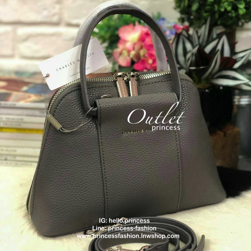 CHARLES & KEITH MINI RING HANDLE DOME BAG 2019 กระเป๋าสะพายขนาดเล็กหนัง pu ลาย pebble ทรงโดม หนังนิ่มอยู่ทรง ด้านหน้าโลโก้โลหะนูน เปิด-ปิดด้วยซิป ซิปคู่ รูดได้สุดใบ เปิดได้กว้างสะดวกหยิบสัมภาระ ภายในมีช่องซิปเล็ก 1 ช่องและช่องย่อย ใส่กระเป๋าเงินยาวได้ มีส