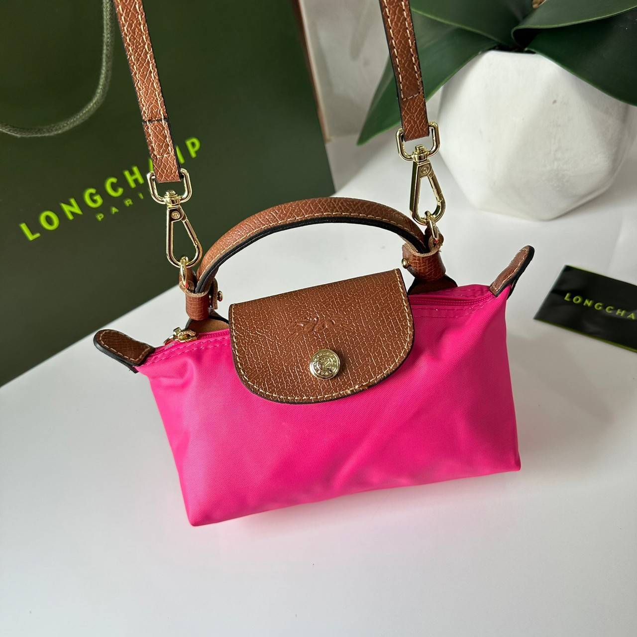 LONGCHAMP LE PLIAGE ORIGINAL Pouch with handle กระเป๋าใบเล็กขนาดกระทัดเหมาะกับใส่ของจำเป็นจุกจิก กันน้ำได้ พร้อมส่ง