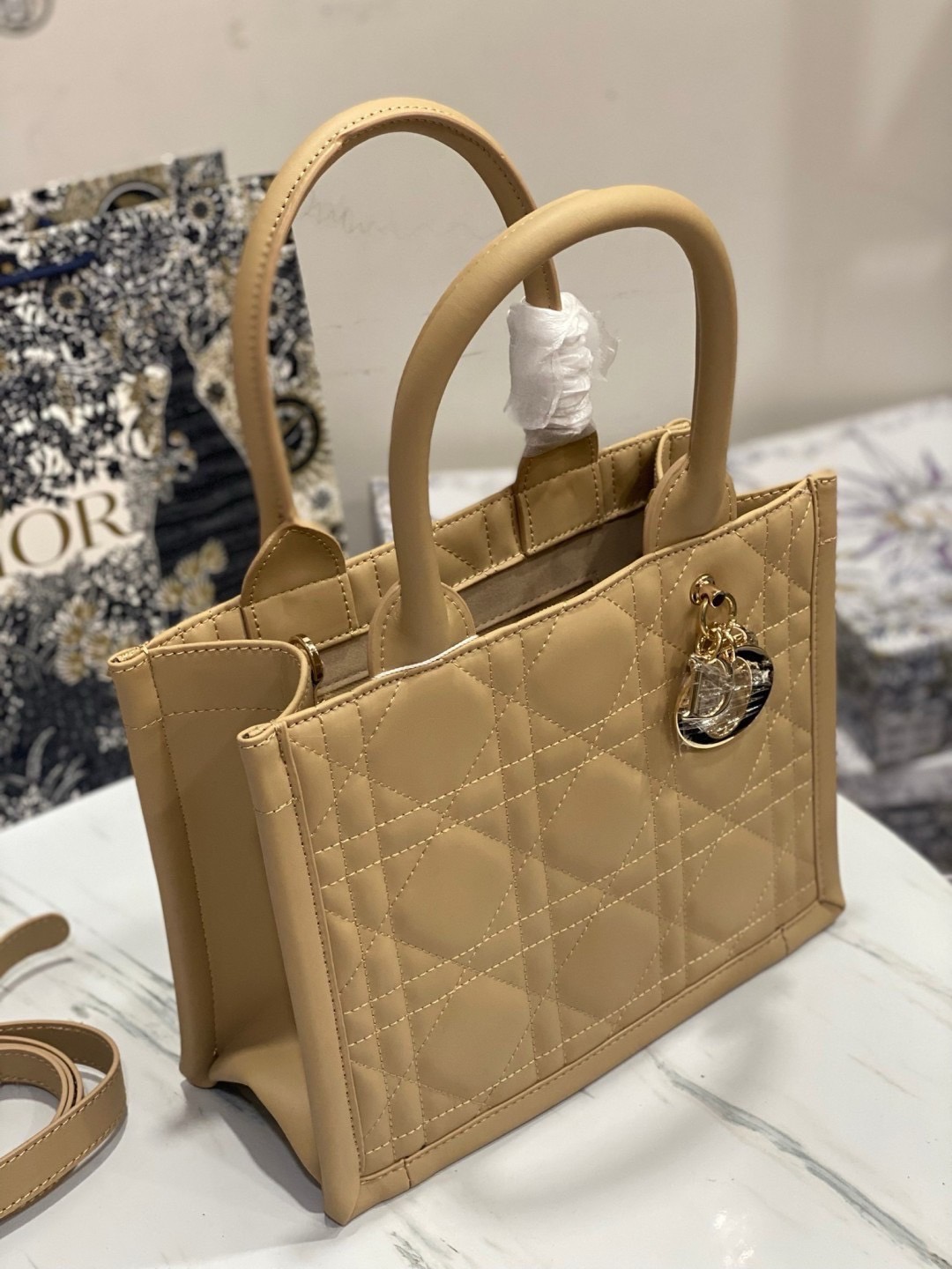 พร้อมส่ง 4 สี Small Dior Book Tote Macrocannage / DIOR TOTE BAG กระเป๋าทรงโท้ท เกรดออริ สลับแท้ 1:1 ใช้ต่างประเทศได้