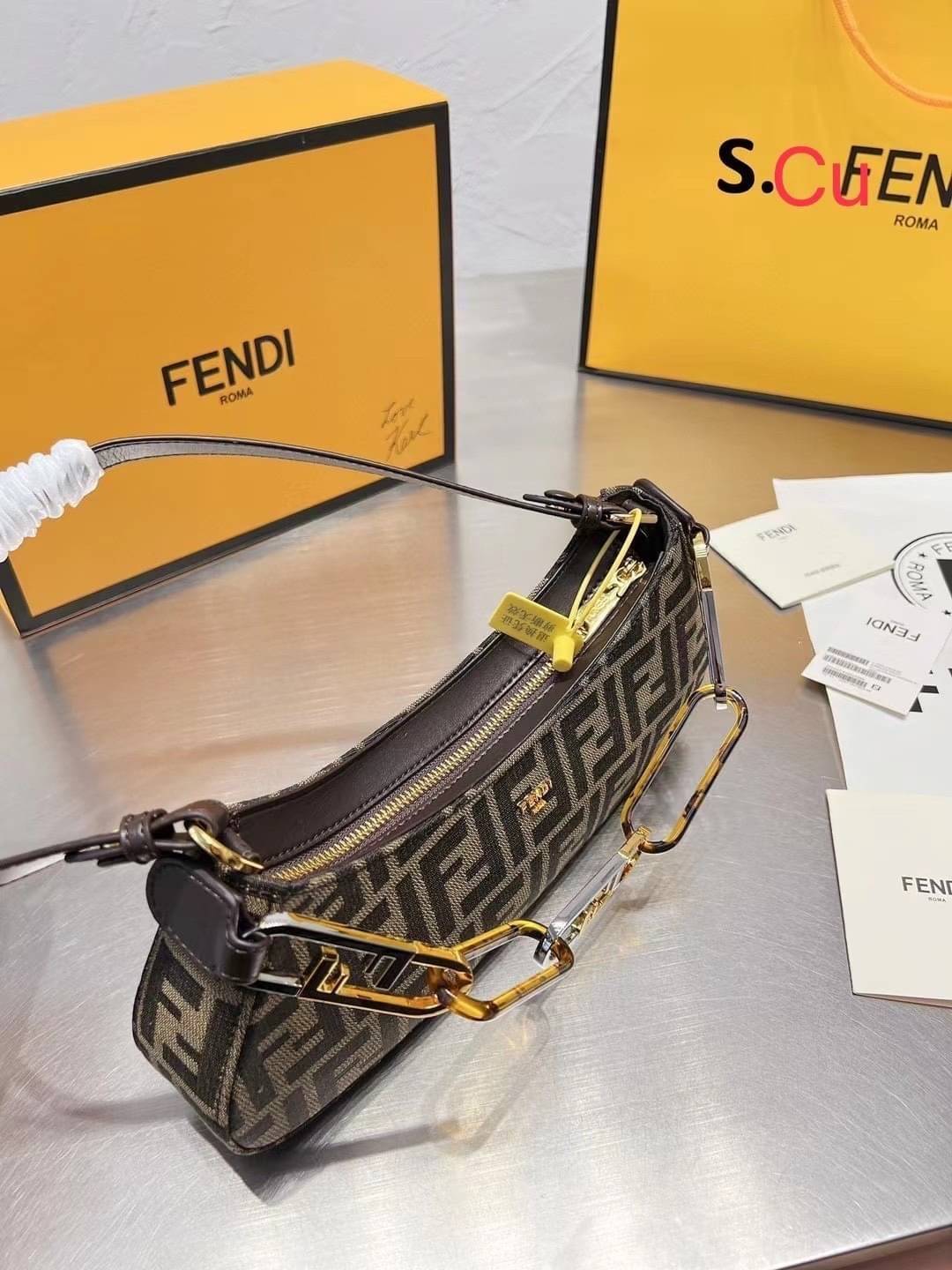 Fendi O'Lock Swing tapestry fabric pouch / Fendi Shoulder Bag กระเป๋าสพายไหล่เฟนดิ พร้อมสายสะพาย 2 เส้น สวยหรู ภาพถ่ายจากงานขายจริง ใช้งานต่างประเทศได้