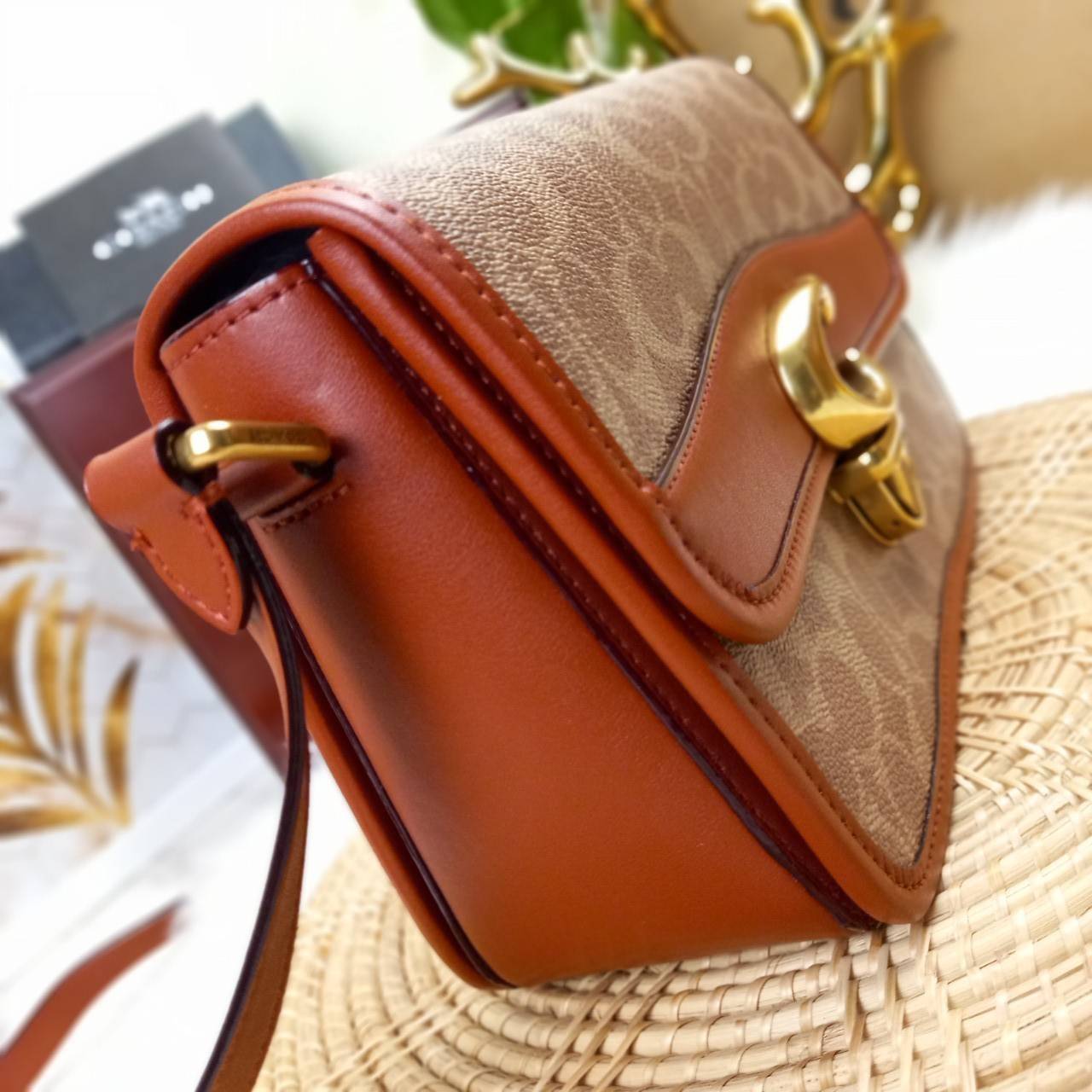 OUTLET 】COACH STUDIO SHOULDER BAG IN SIGNATURE CANVAS (COACH C6639) โอ้โห!! ตลึงเลย สวยฟาดมากๆเทอ!! 🌺ห้ามพลาดนะยูวว🤩รุ่นคลาสสิค เรียบหรู ดูแพงสุดๆ //พร้อมส่งก่อนใคร ยังไม่มีในช็อปไทยนะยูวว😘//กระเป๋าสะพาย คลอสบอดี ดีไซน์เฉียบ สายปรั