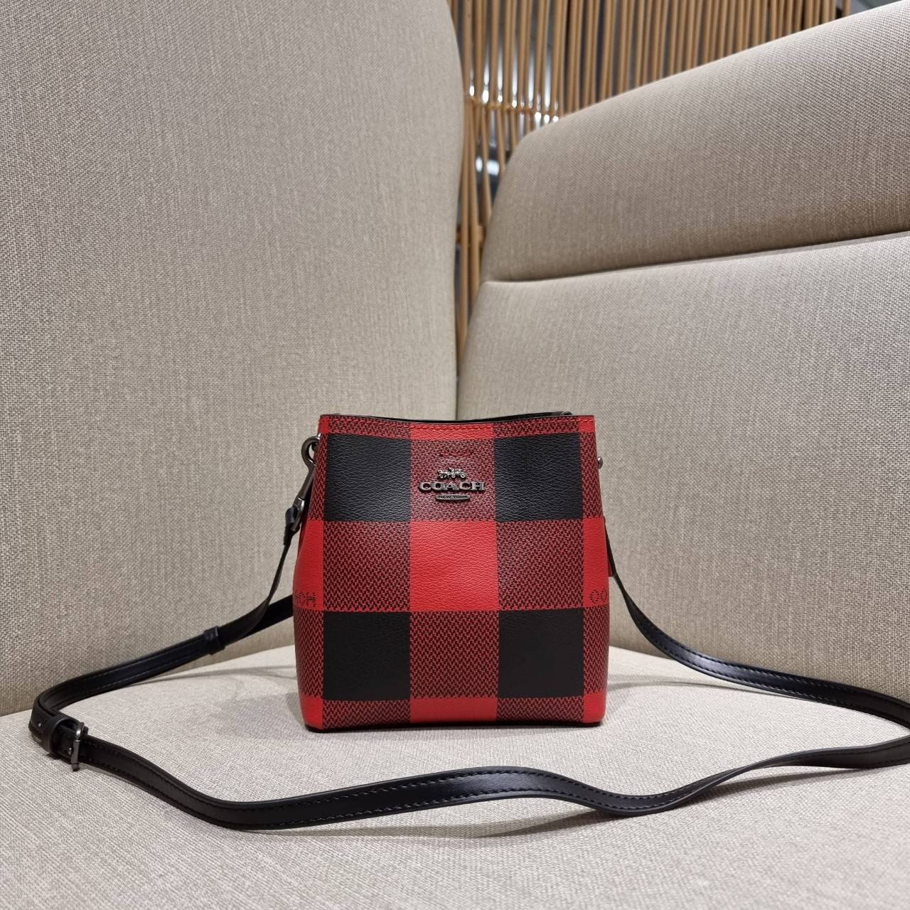 COACH MINI TOWN BUCKET BAG IN SIGNATURE CANVAS WITH VINTAGE MINI ROSE PRINT ((7270 7268 7267)) คอลเลคชั่นใหม่ล่าสุด!! น้องสาวคนสวยมาแล้วจ้า สดใสต้อนรับเทศกาลคริสต์มาส 🎅🎄 กระเป๋าบัคเก็ต ไซส์มินิ ใบจริงน่ารักม้าก!! น่าใช้แบบที่สุด วัสดุหนังแ