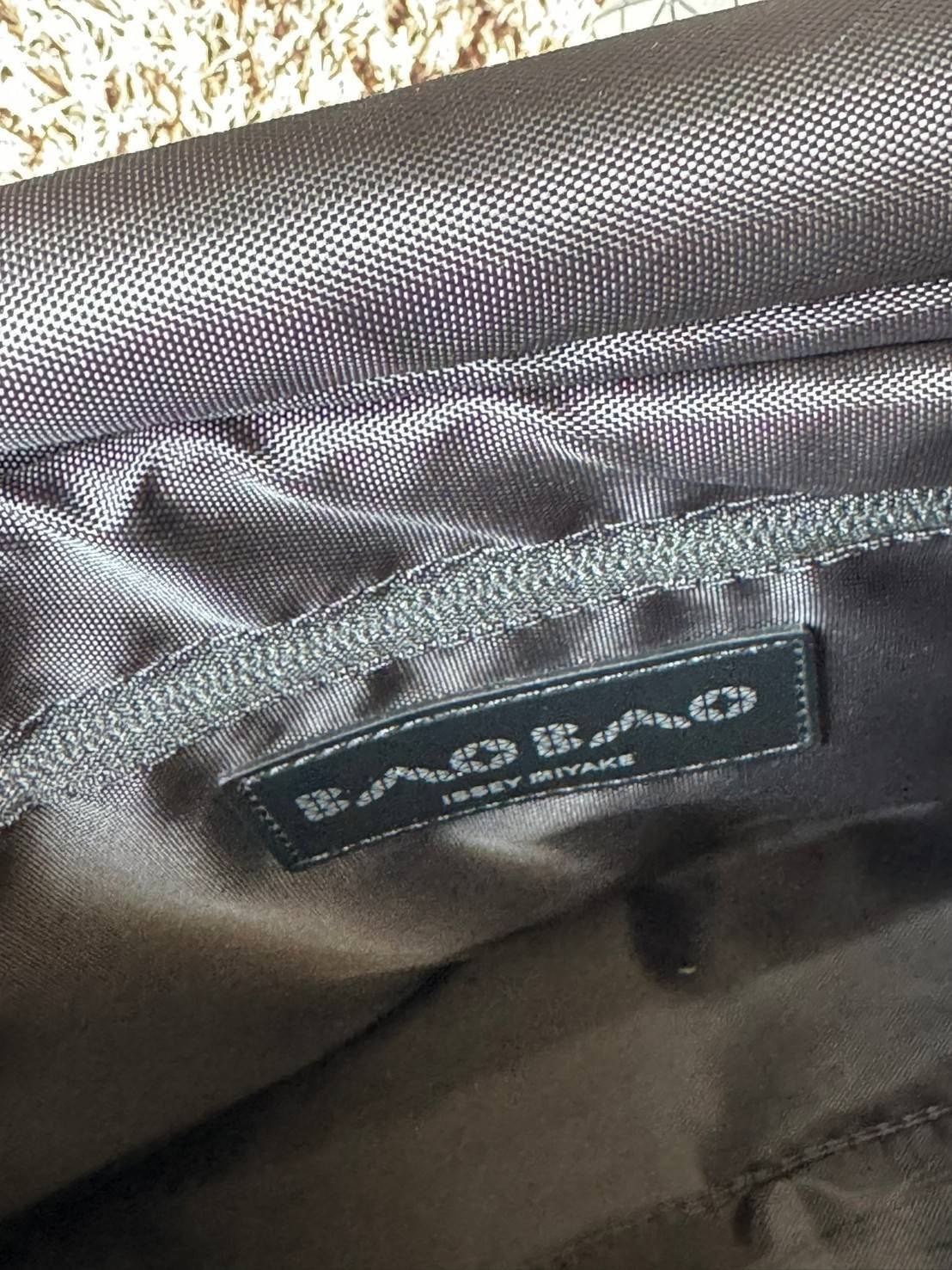 พร้อมส่ง 4 สี Baobao issey miyake Sling shoulder bag / Miyake geometric-panelled Laptop กระเป๋าสะพาย 🧡 เกรดออริจินอล 1:1 สลับแท้