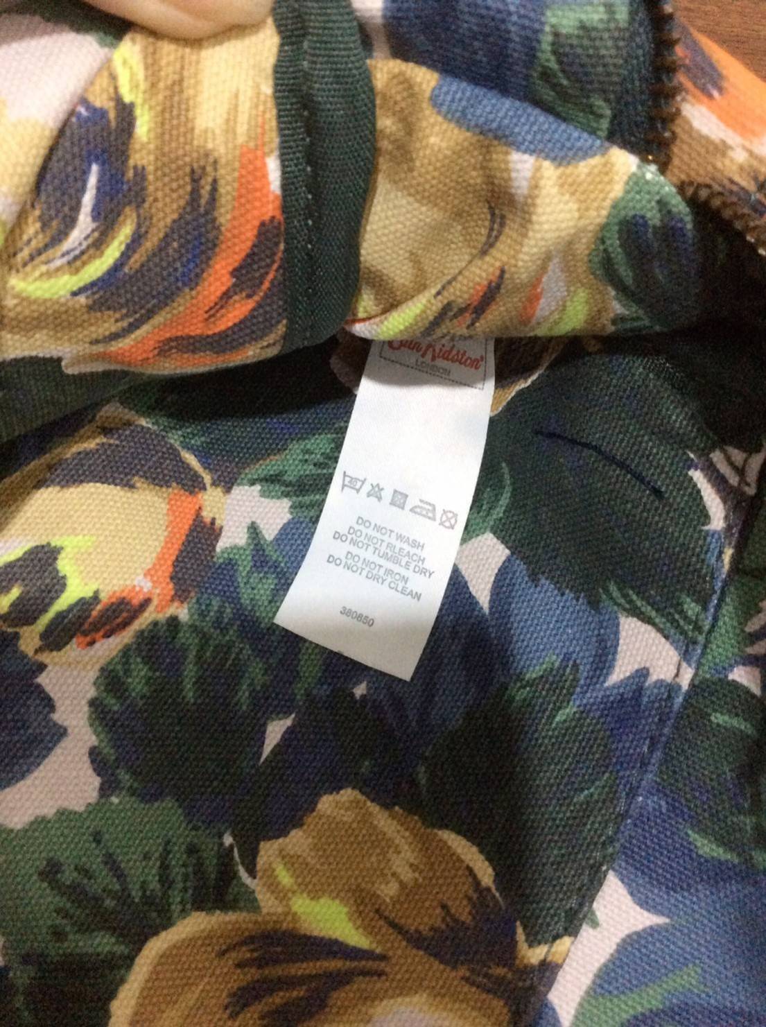 Cath Kidston Matt Oilcloth Busy Bag Handbag Crossbody Dimension: 34 x 22 x 12 cm / Strap 120 cm 2 way use, either use as a handbag or a cross body bag Waterproof matt oilcloth surface 2015AW Season's Oxford Rose Print in Deep Blue Colour