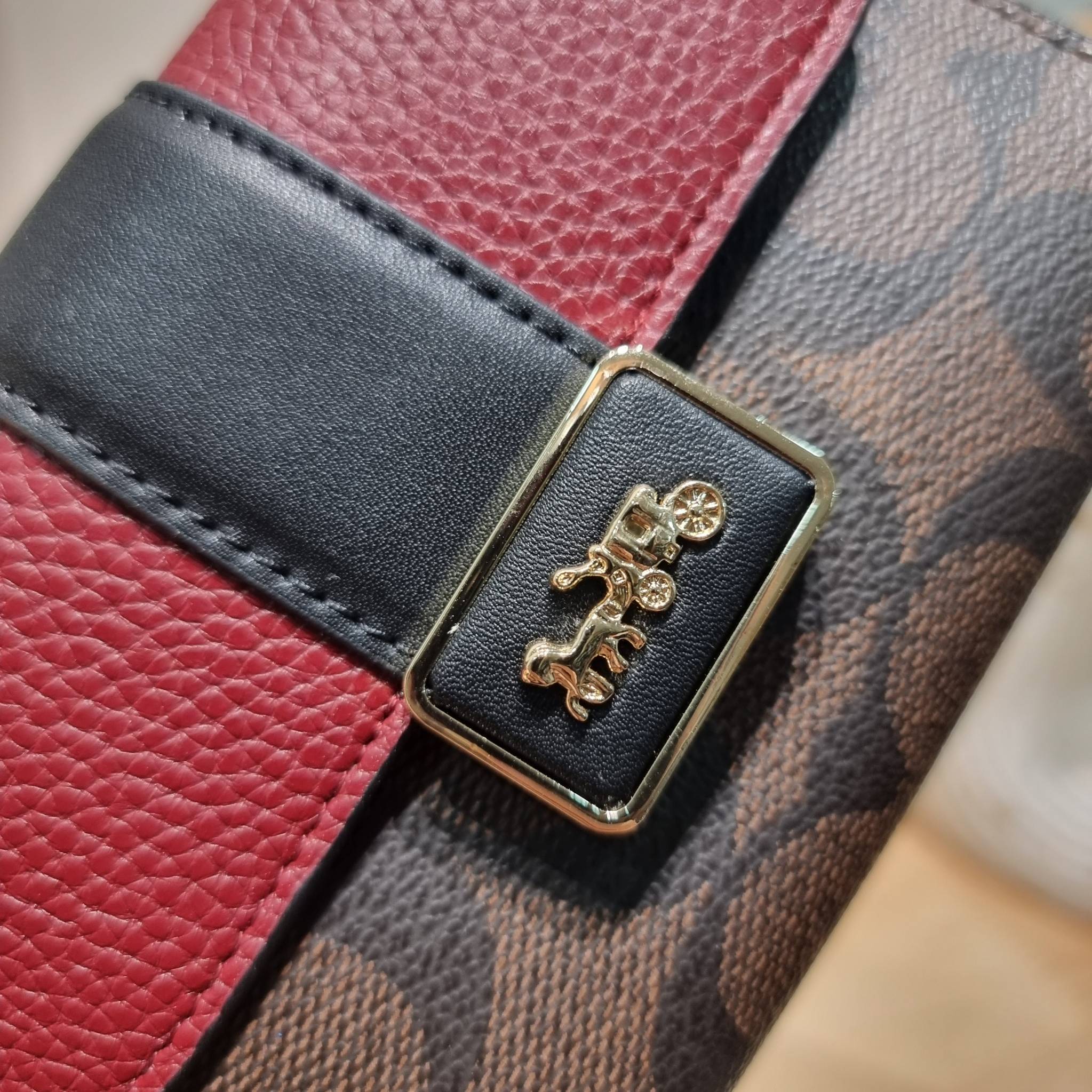 COACH MEDIUM GRACE WALLET IN SIGNATURE CANVAS CC061 CC060 CC059 พร้อมส่ง 5 สี กระเป๋าสตางค์ใบกลาง ดีไซน์หรู โดดเด่นด้วยโลโก้สไตล์วินเทจ คลาสสิค โทนสีใช้งานง่าย