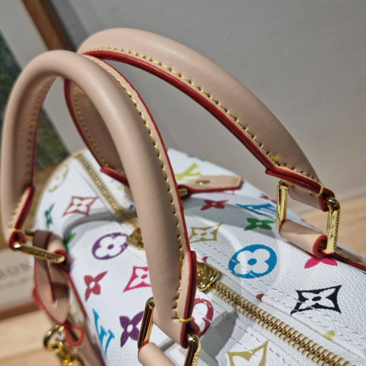 LV x TM speedy bandouliere 25 bag กระเป๋าทรงหมอน รุ่นท็อปฮิต กับดีไซน์ใหม่ต้อนรับฤดูร้อน โดดเด่นด้วยการตกแต่งลายพิมพ์ไม่เกร่อ โทนสีสดใสสะดุดตา มาพร้อมพวงหนังห้อยและมีกุญแจล็อค