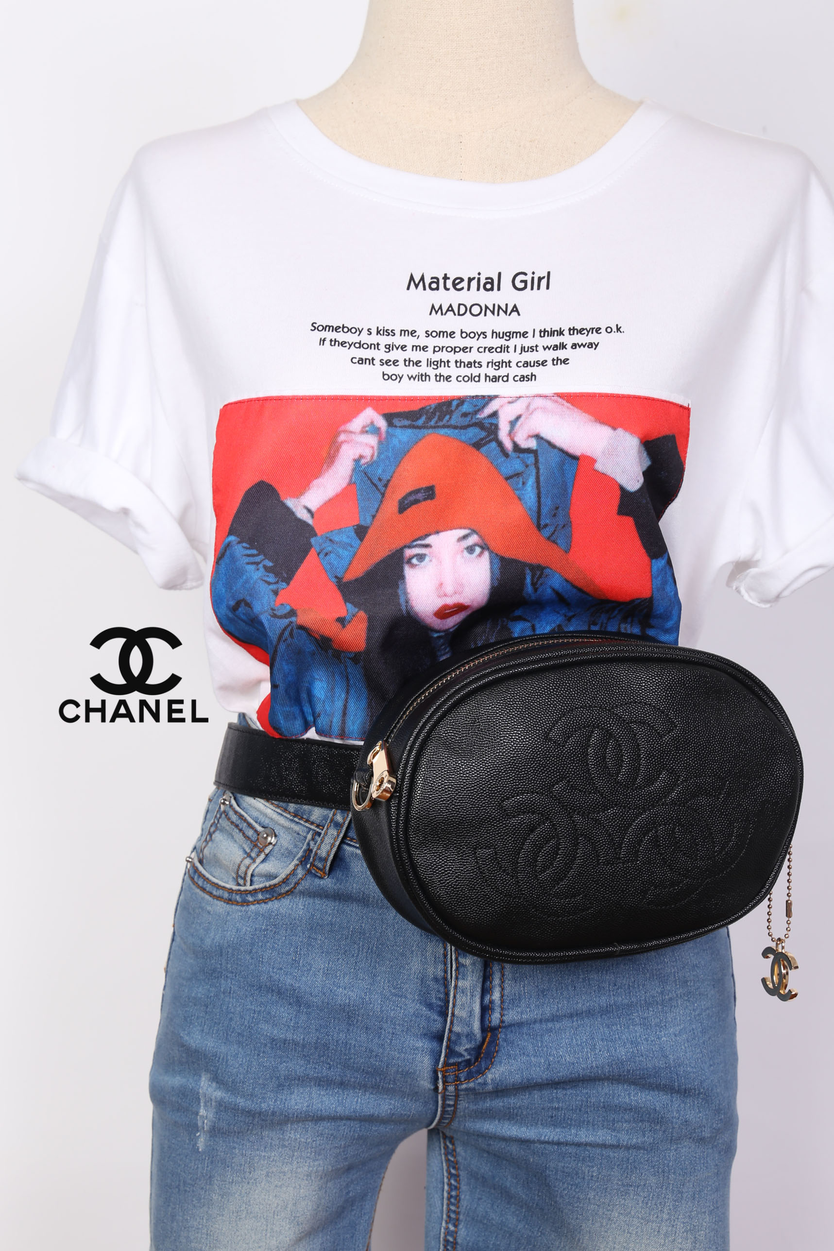 CHANEL waist and crossbody bag with 2 straps / Chanel Belt Bag กระเป๋าสะพาย หรือคาดเอวด้วยเข็มขัด วัสดุทำจากหนังพรีเมี่ยมลายคาเวียร์ทั้งใบด้านหน้ามีโลโก้แบรนด์