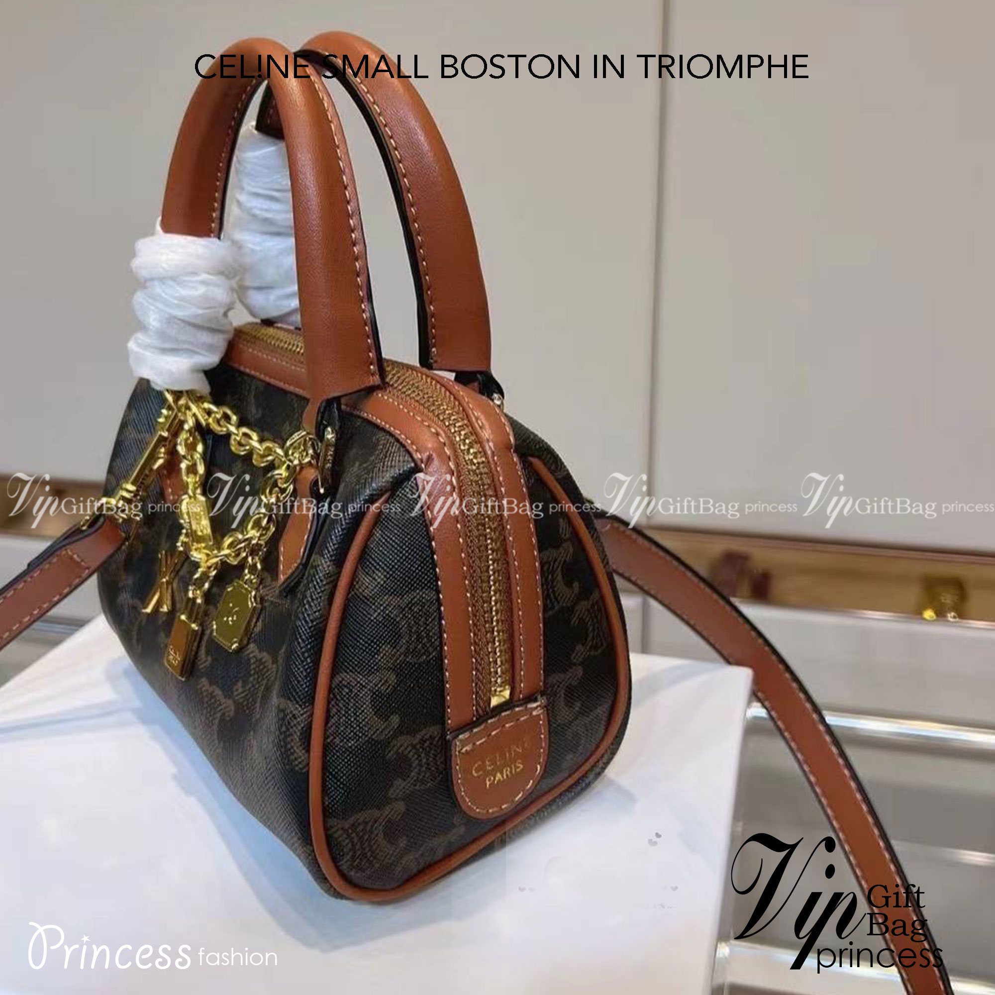 CELINE MINI BOSTON IN TRIOMPHE CANVAS / CELINE MINI CROSSBODY BAG VIP วัสดุแคนวาสหนังสวยอยู่ทรง ดีไซน์ยอดนิยมทรง Speedy ประดับสร้อย สายโซ่สีทองหรูเปิดปิดด้วยซิปคู่แบรนด์