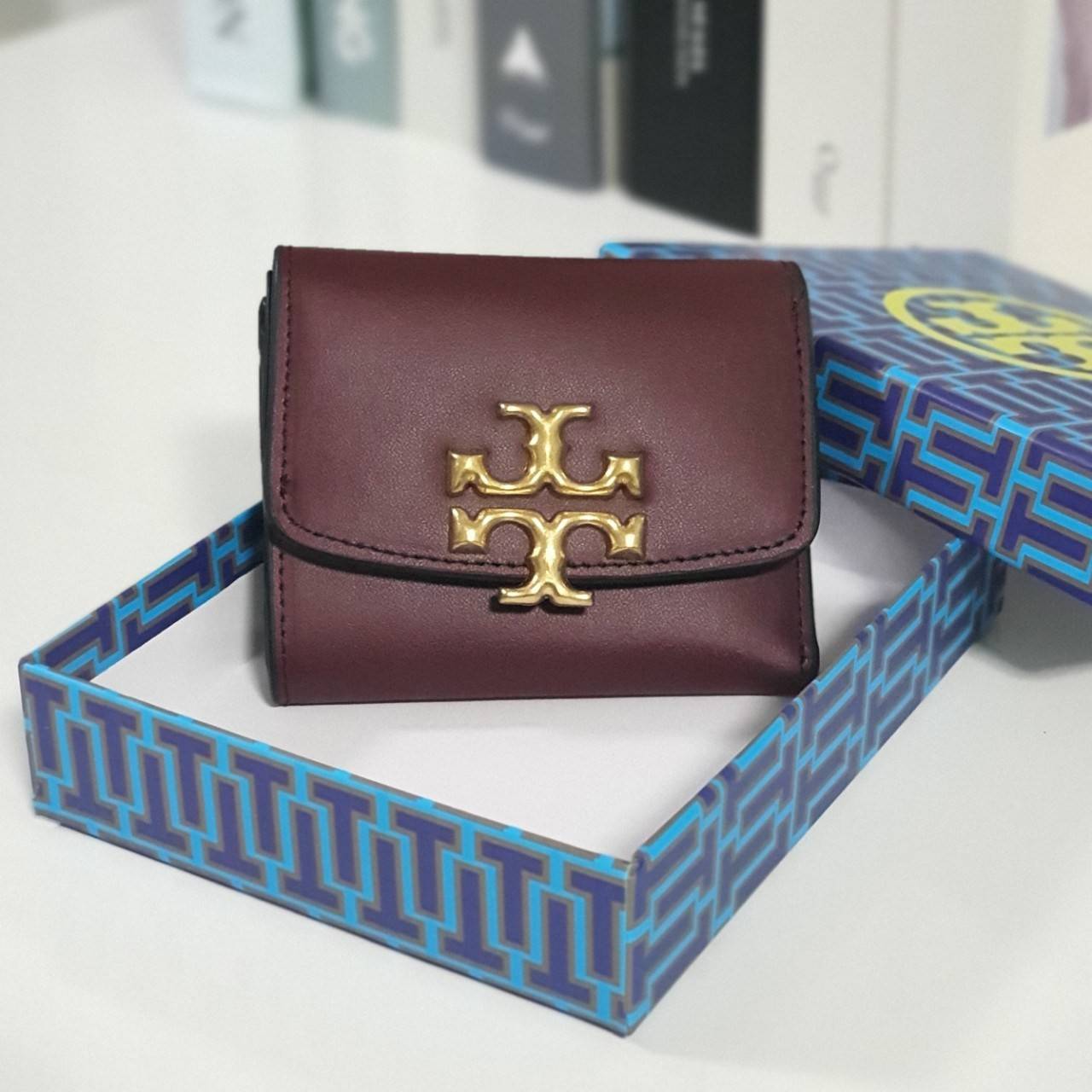 ของแท้ 💯% TORY BURCH SMALL WALLET กระเป๋าสตางค์สุดคลาสสิค ใบจิ๋วขนาดกำลังน่ารัก พกพาง่าย วัสดุหนังแท้ ประดับโบโก้ทอง