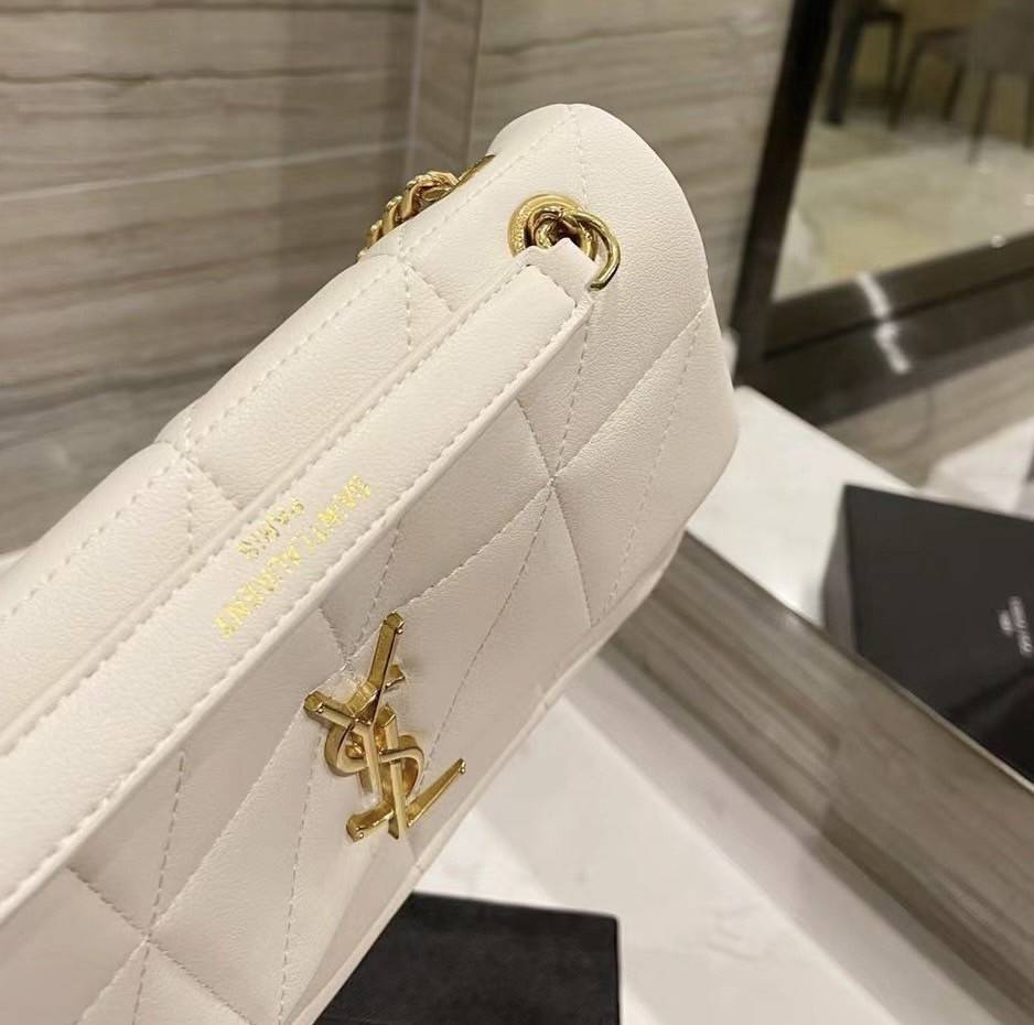 VIP 】SAINT LAURENT JAMIE BAG VIP GIFT WITH PURCHASE (GWP) พรีเมี่ยมกิ้ฟ Limited Edition จาก YSL DUTY FREE COUNTER วัสดุหนังแกะสังเคราะห์ อะไหล่สีทอง ดีไซน์ลายตารางหมากฮอต ประดับโลโก้แบรนด์ที่ด้านหน้า รูปทรงสวย มีหูจับถนัดมือสายสะพายโซ่เลื่อนปรับระดับได้..