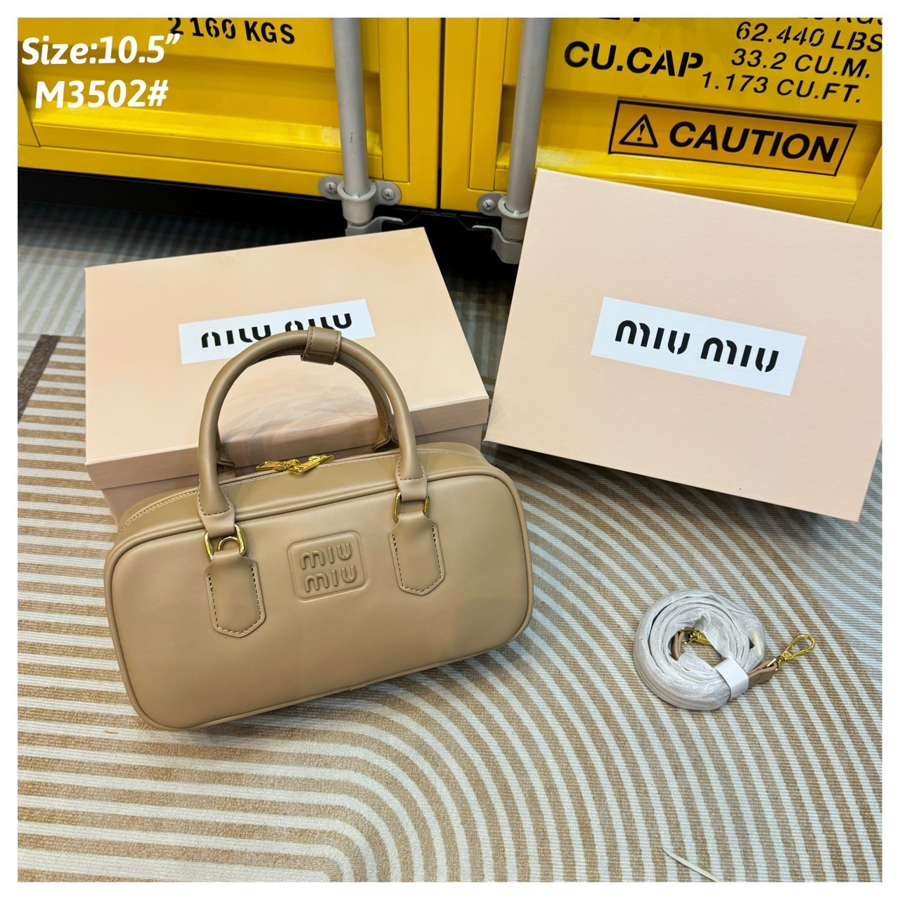 MIU MIU ARCADIE LEATHER BAG M, Geniş 27cm กระเป๋าถือ/สะพายสุดชิค น่ารักๆเก๋ๆ ดีไซน์เรียบแต่มากมีอยู่จริง สวยดูแพง