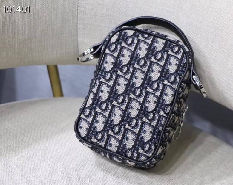 หนังแท้ DIOR OBLIQUE AITPODS MINI BAG พร้อมส่งที่ไทย งานหนังแท้และผ้าแจ็คการ์ดออริจินอล ภาพสินค้าถ่ายจากงานขายจริง ใช้งานต่างประเทศได้