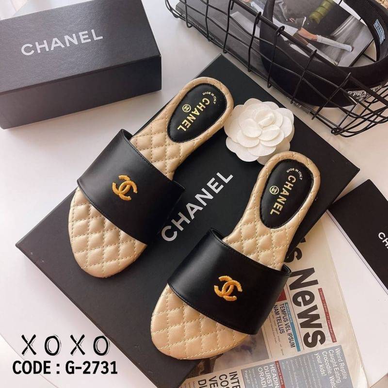 CHANEL SANDALS แตะสวม สวย เรียบ หรู งานชิค แมทส์ชุดง่าย น้ำหนักเบา วัสดุหนัง PU ปักเดินด้ายโลโก้แบรนด์ พื้นงานเย็บตาราง
