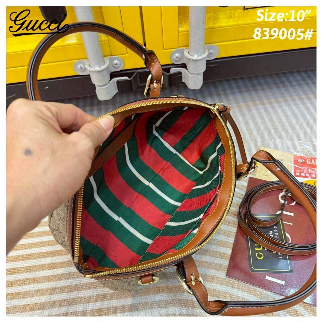 GUCCI GG Emblem small top handle bag กระเป๋าสะพายทรงโท้ทใบเล็ก ที่ขนาดกำลังสวย ใส่ของได้แบบจุกๆ