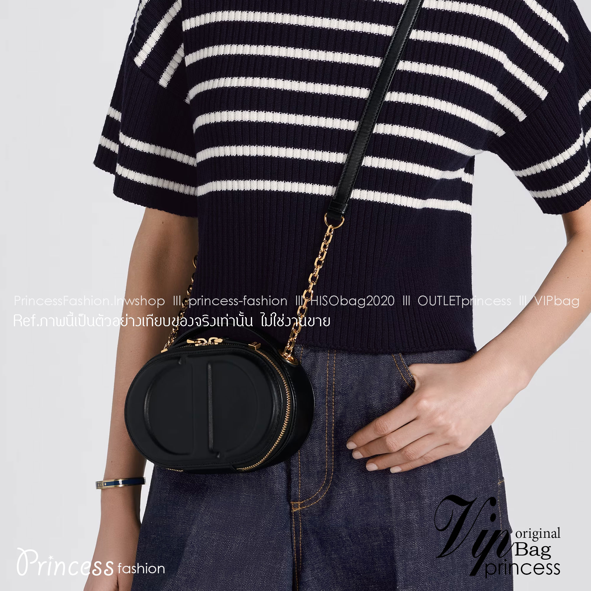 DIOR CD Signature Bag with Strap / CD OVAL CAMERA BAG / Dior Camera Bag ดีไซส์ใหม่ล่าสุด บ่งบอกถึงความหรู แต่ใช้งานได้โอกาส ใช้ได้ทั้งชายหญิง กระเป๋าสะพายทรงกล้อง ขนาดกะทัดรัด ไซส์สะพายคล่องตัว สีผู้ดีมากๆ