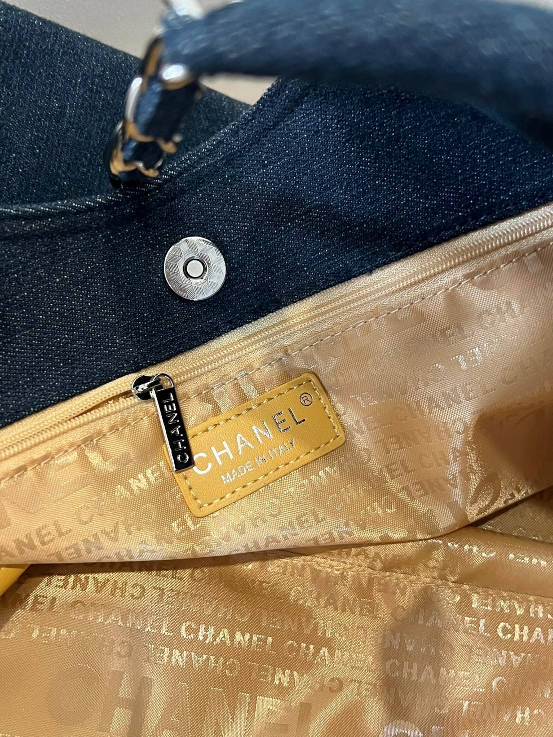 Chanel Blue Denim XL Coco Cabas Tote / CHANEL DENIM SHOULDER BAG กระเป๋าทรงช็อปปิ้งโท้ทใบใหญ่ เอาใจสาวๆสายแบกกันค่ะ กับรุ่นยีนส์ สุดวินเทจ 🧡 เกรดท็อปไฮเอน ใช้งานต่างประเทศได้