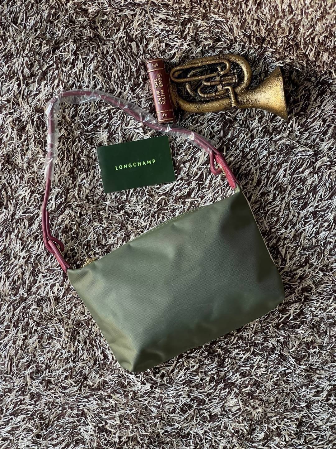 LONGCHAMP LE PLIAGE RE-PLAY Shoulder bag แฟน ๆ ของกระเป๋าไนลอนพกพาอันเป็นเอกลักษณ์ของแบรนด์ ตอนนี้มีคอลเลกชั่นใหม่ล่าสุดให้เลือกสรร