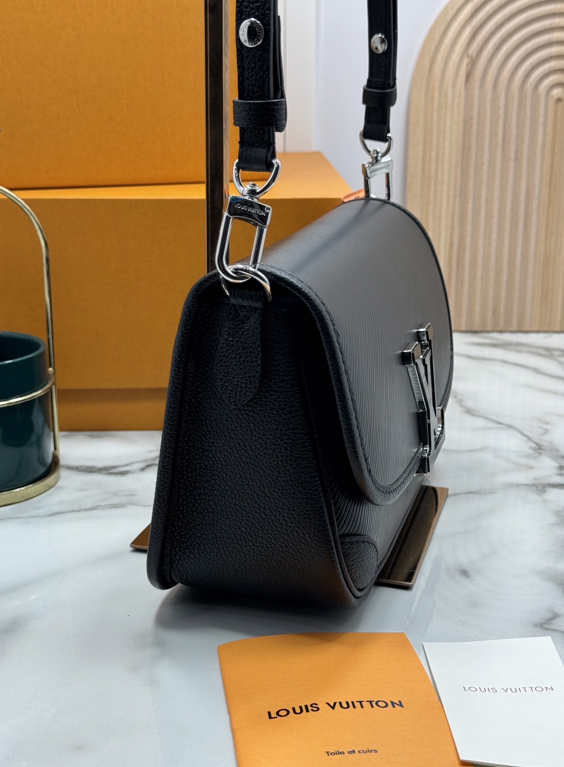 เกรดเทพ Top ORI | LV Buci bag Epi leather grain pattern / lvdiane กระเป๋าสะพายหนังแท้ลายเกรน เกรดดีสุด 🤍 เกรดเทพออริจินอล เทียบแท้ 1:1 ใช้งานได้ทั่วโลก