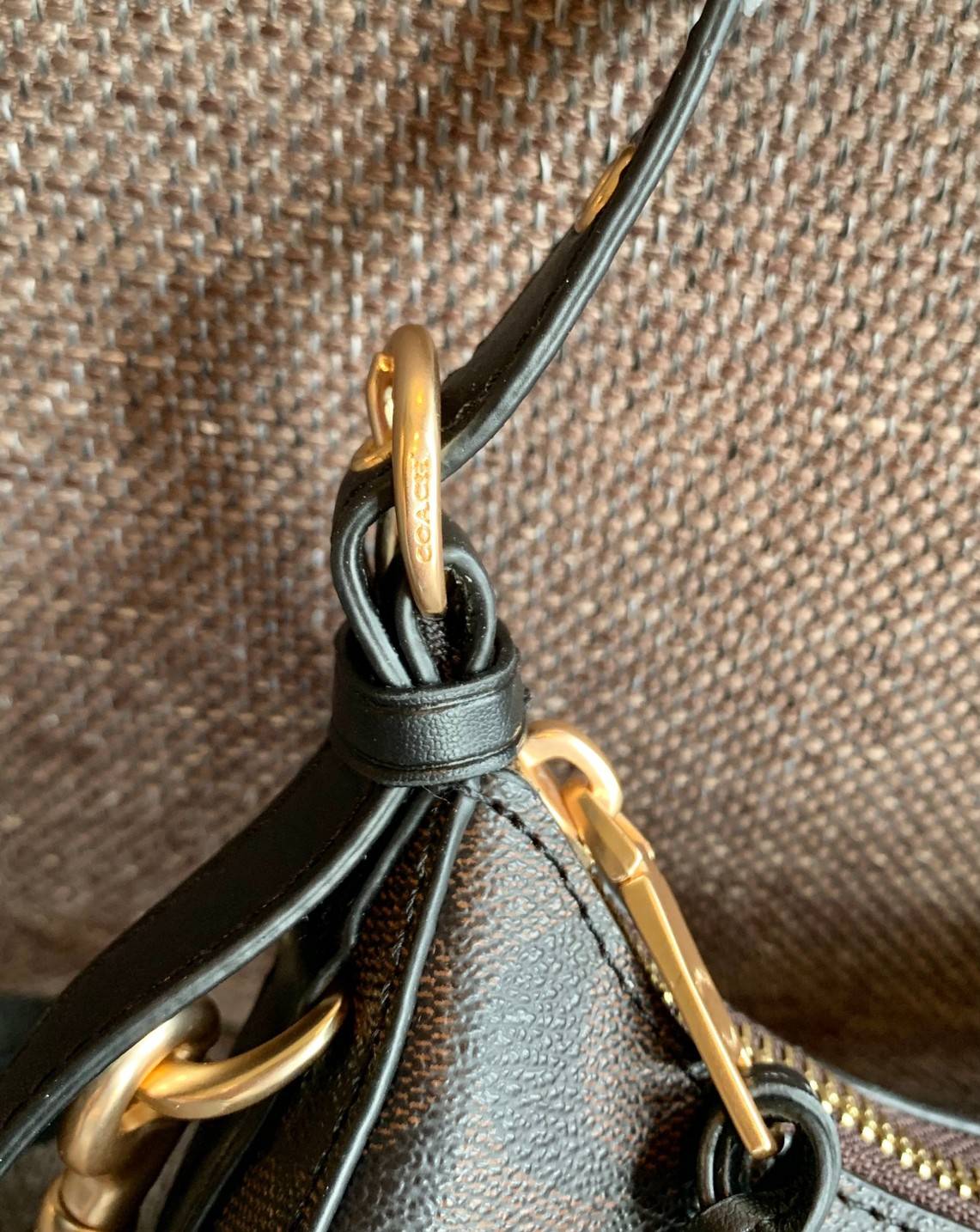 COACH KLEO HOBO BAG ((C7257//C6809//C6807)) พร้อมส่ง คุณภาพเกินเบอร์เลยจ้าา จำนวนจำกัด! กระเป๋าคล้องไหล่หรือสะพายข้างได้ Hobo รุ่นใหม่ล่าสุด ดีไซด์รูปทรงให้ดูเรียลขึ้น หนังแท้นิ่มสวย เปิดปิดกระเป๋าแบบซิปมีหนังห้อยลงมา ภายในกระเป๋าสามารถใส่กระเป๋าเงินใบยาว